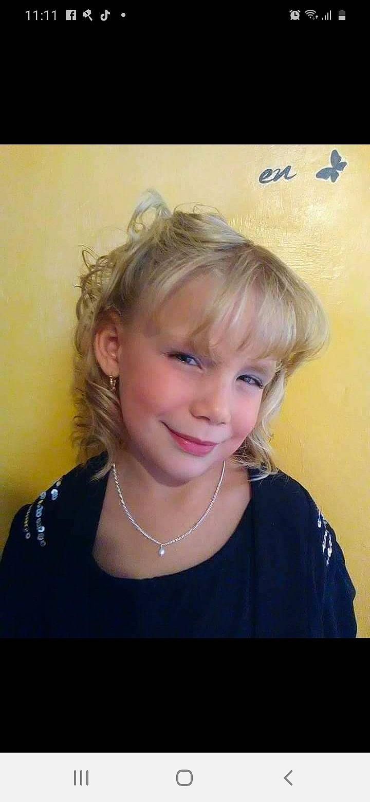 Jyhanne a rejoint le concours — aidez-le/la à gagner de superbes lots ! blond, cheek, child, chin, ear, eye, eyebrow, face, facial_expression, forehead, fun, hair, hairstyle, head, joy, lip, long_hair, mouth, neck, nose