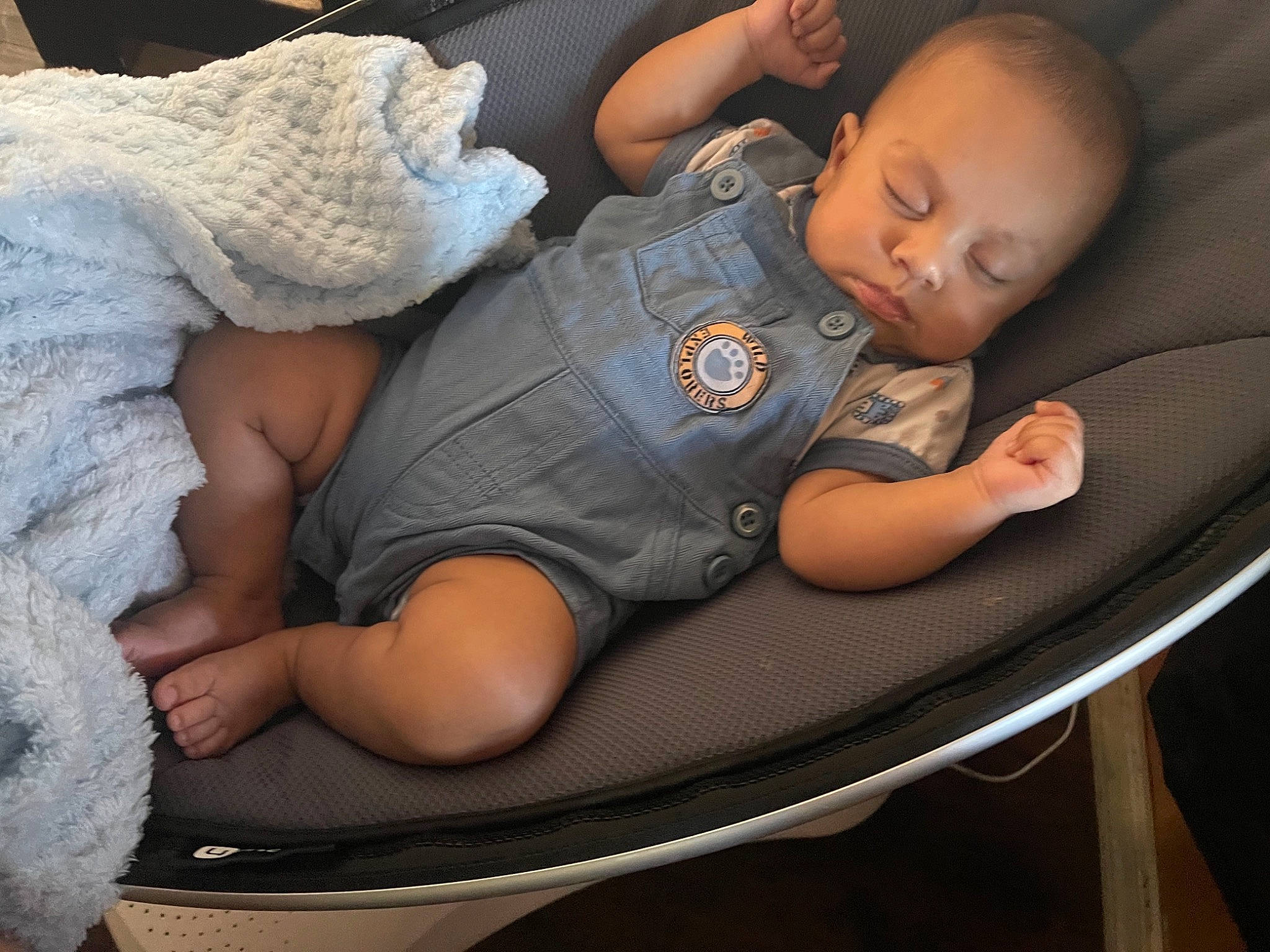 Cj is registered to the contest to win money with this photo: auto_part, baby, baby_carriage, baby_in_car_seat, baby_products, baby_sleeping, baby_toddler_clothing, car_seat, chair, child, comfort, finger, grass, lap, people, person, sitting, skin, thigh, toddler