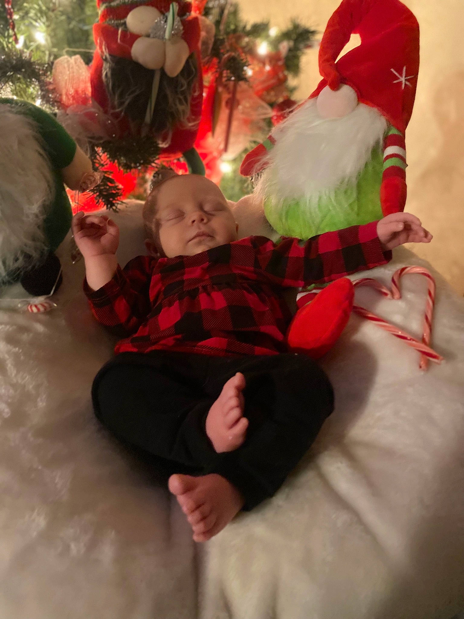 Layana is registered to the contest to win money with this photo: baby, christmas, christmas_decoration, christmas_eve, christmas_ornament, christmas_tree, comfort, dress, event, fun, happy, head, holiday, holiday_ornament, human_body, lap, ornament, person, red, smile