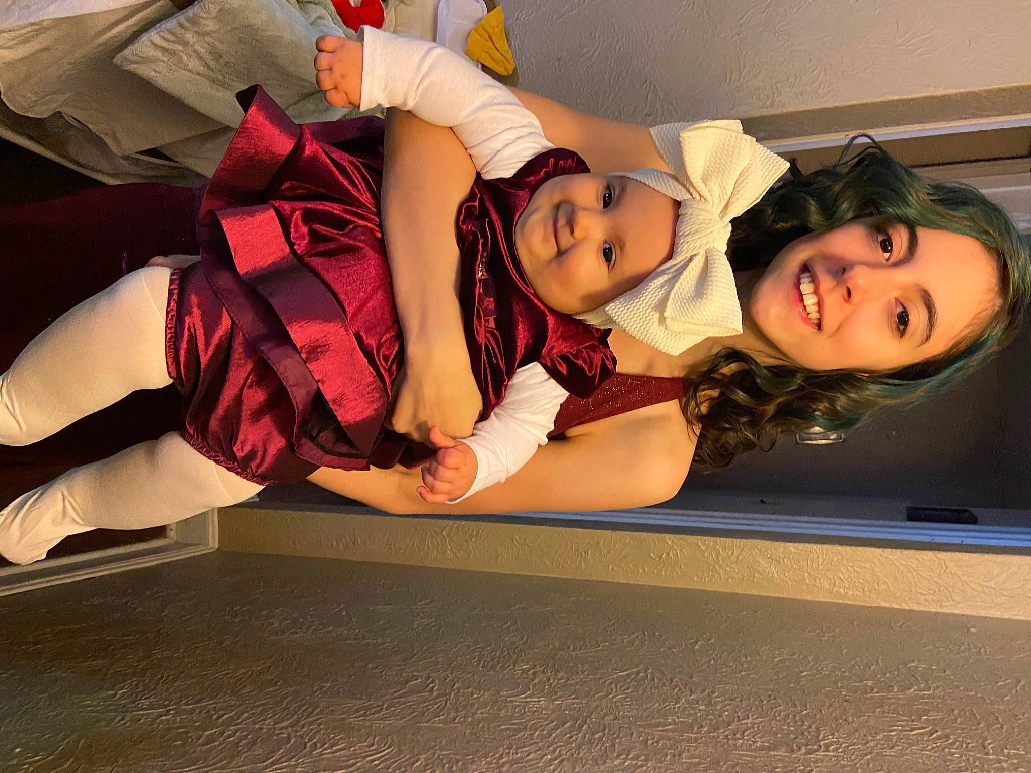 Renesmee is registered to the contest to win money with this photo: arm, black_hair, headwear, joy, leg, person, photography