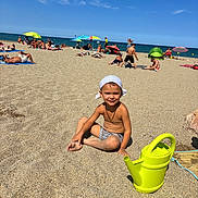 Saymon participe au concours pour gagner de l'argent avec cette photo : child, boy, beach, sand, sunny, watering_can, umbrella, ocean, sky, summer, vacation, people, relaxing, swim_trunks, headscarf, smiling, outdoor, holiday, leisure, sunbathing