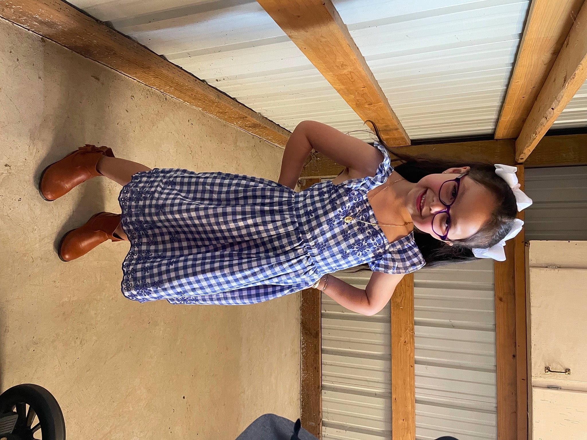 Lina is registered to the contest to win money with this photo: ceiling, comfort, elbow, eyewear, flooring, fun, happy, hardwood, human_leg, joy, knee, leisure, pattern, person, room, smile, street_fashion, sunglasses, tartan, thigh