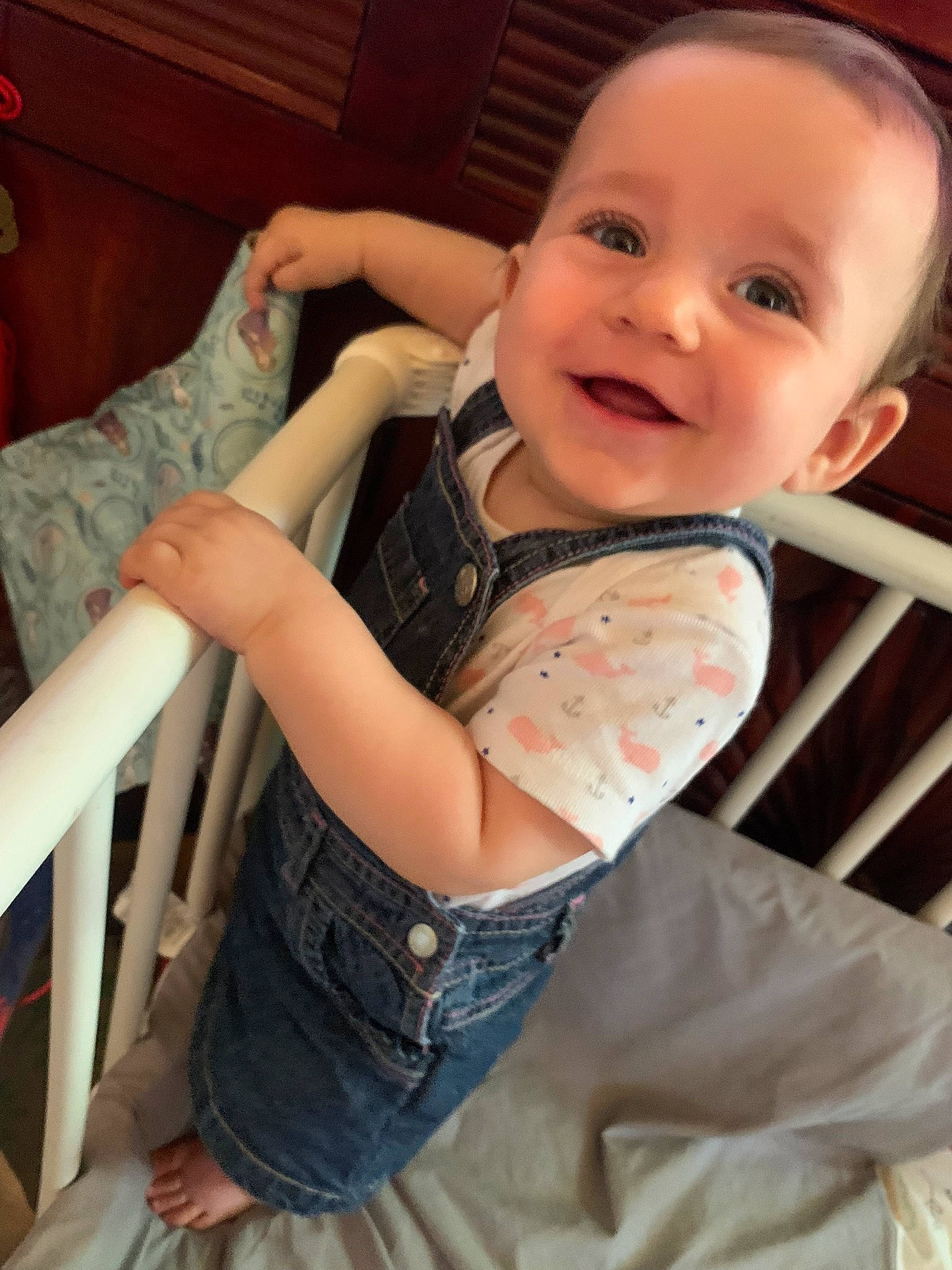 Maddy participe au concours pour gagner de l'argent avec cette photo : baby, baby_toddler_clothing, cheek, comfort, elbow, finger, gesture, hand, happy, head, human_body, iris, joint, joy, nose, person, shoulder, skin, sleeve, smile