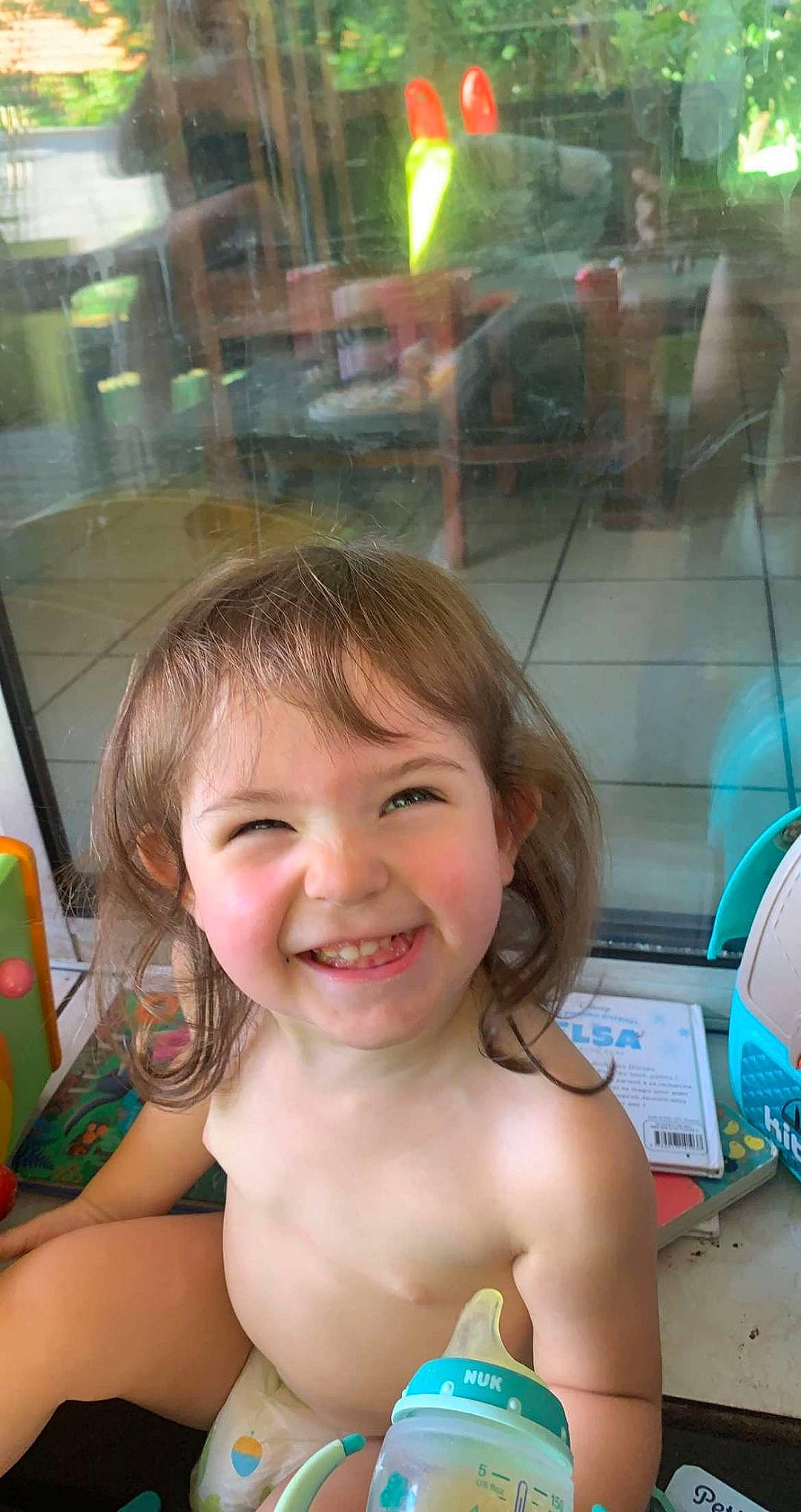 Mia a rejoint le concours — aidez-le/la à gagner de superbes lots ! chest, eyebrow, face, finger, fun, hairstyle, happy, iris, joy, leisure, lip, mouth, muscle, nose, person, photograph, shoulder, skin, smile, summer