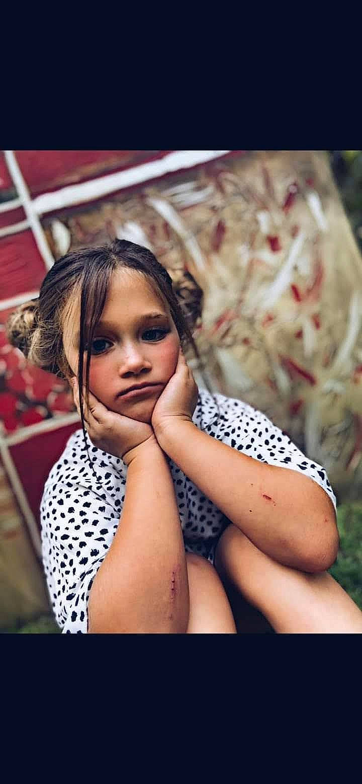 Gracie is registered to the contest to win money with this photo: arm, beauty, black_hair, blond, brown_hair, eyebrow, eyelash, fashion_design, fashion_model, flash_photography, gesture, happy, human_leg, jewellery, lip, long_hair, mouth, people_in_nature, person, skin