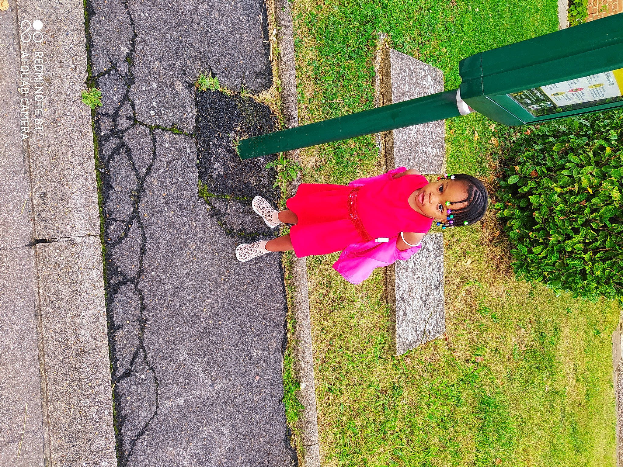 Chloé participe au concours pour gagner de l'argent avec cette photo : asphalt, concrete, curb, flooring, fun, grass, landscape, leisure, magenta, people_in_nature, person, plant, public_space, road_surface, shadow, shrub, sidewalk, soil, tar, toddler