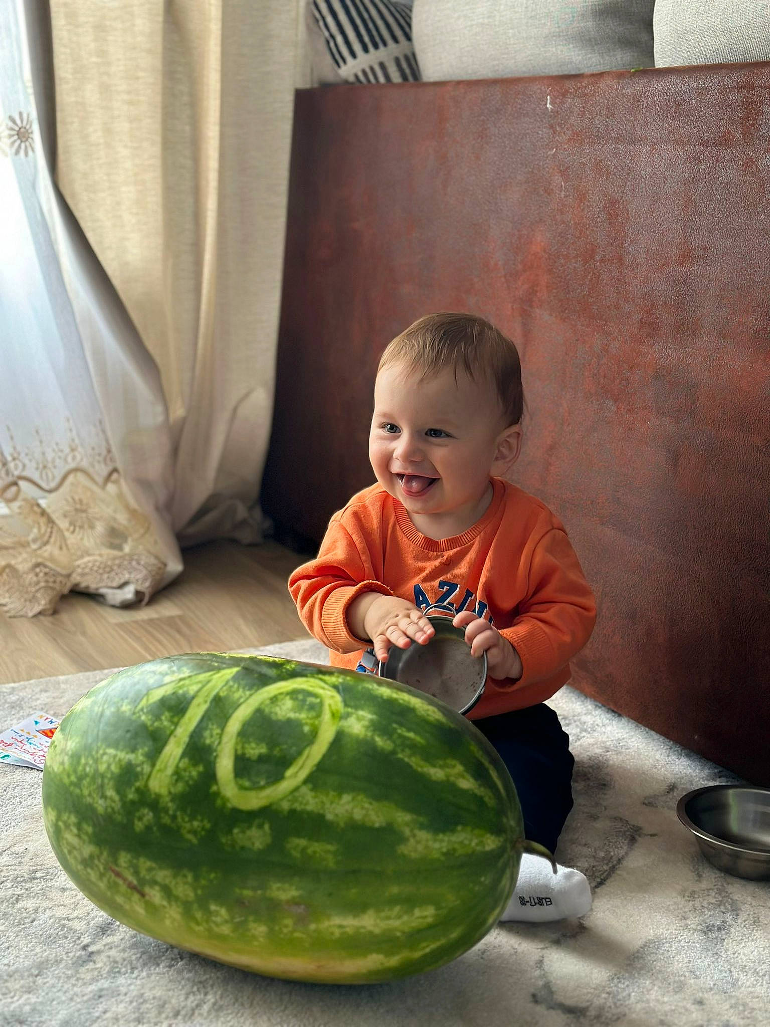 Darius participe au concours pour gagner de l'argent avec cette photo : _and_melon_family, _gourd, child, citrullus, comfort, cucumber, curtain, food, fruit, happy, joy, local_food, melon, natural_foods, person, produce, sitting, smile, squash, staple_food