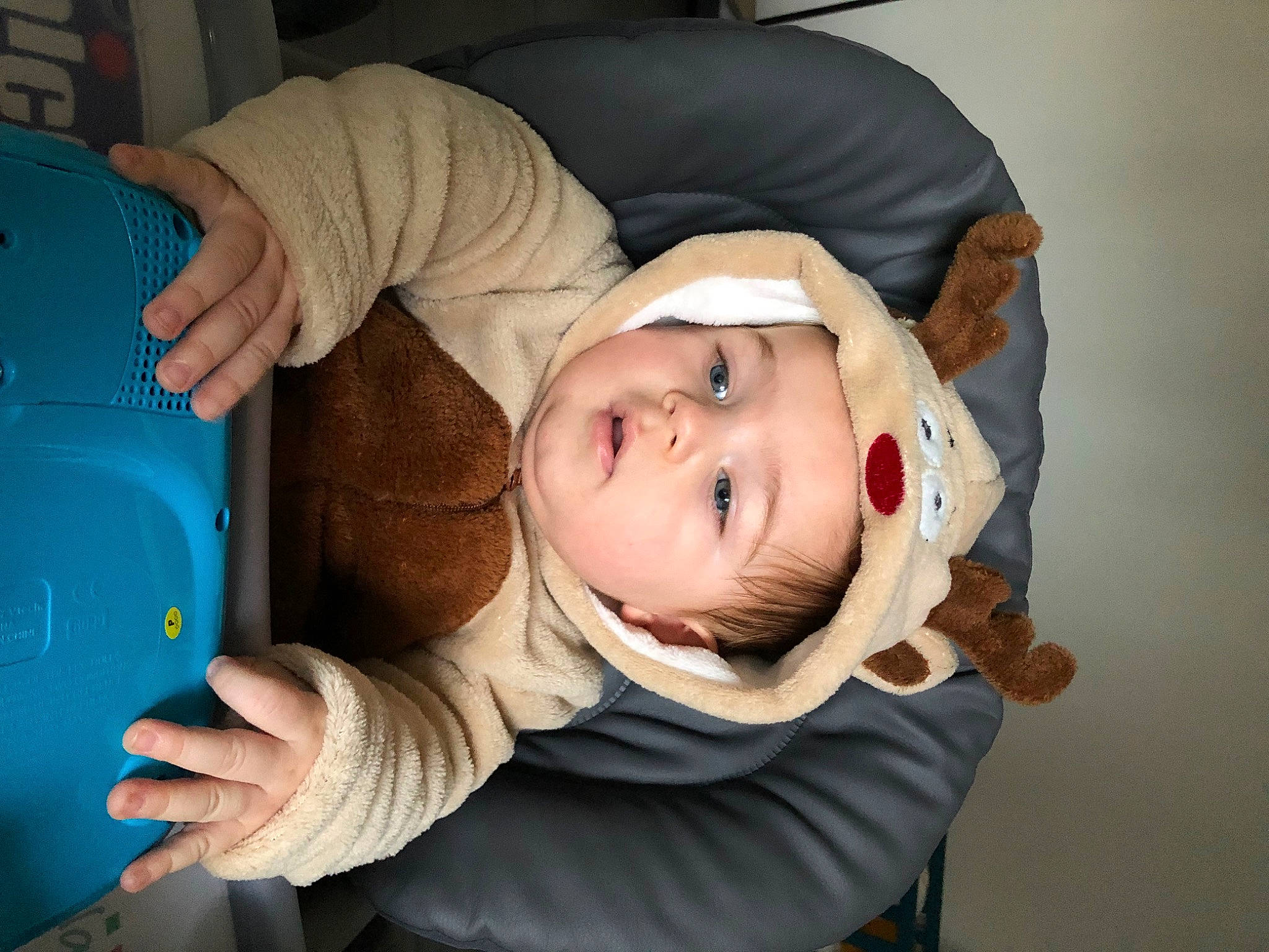Joseph participe au concours pour gagner de l'argent avec cette photo : baby, baby_products, baby_toddler_clothing, chair, cheek, child, comfort, fun, happy, hat, headgear, headwear, mouth, nose, person, room, sitting, sleeve, t_shirt, toddler
