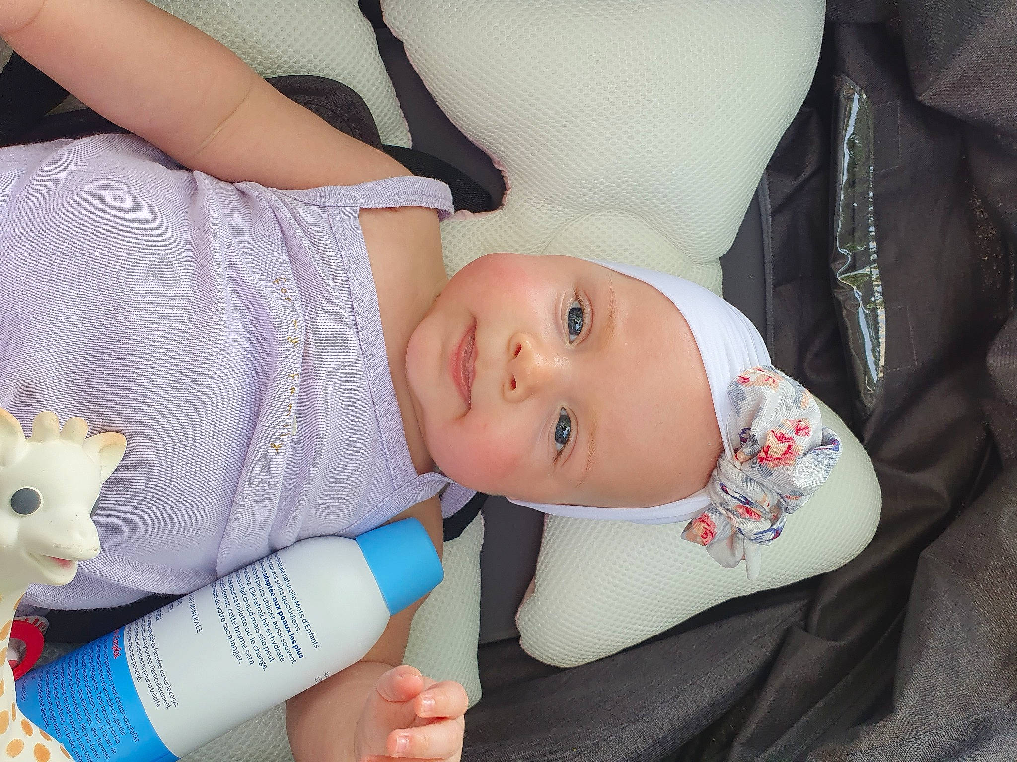 Angelina participe au concours pour gagner de l'argent avec cette photo : auto_part, baby, baby_carriage, baby_products, baby_toddler_clothing, car_seat, child, comfort, eye, eyelash, finger, hand, joint, linens, nail, person, plastic_bottle, skin, thigh, thumb