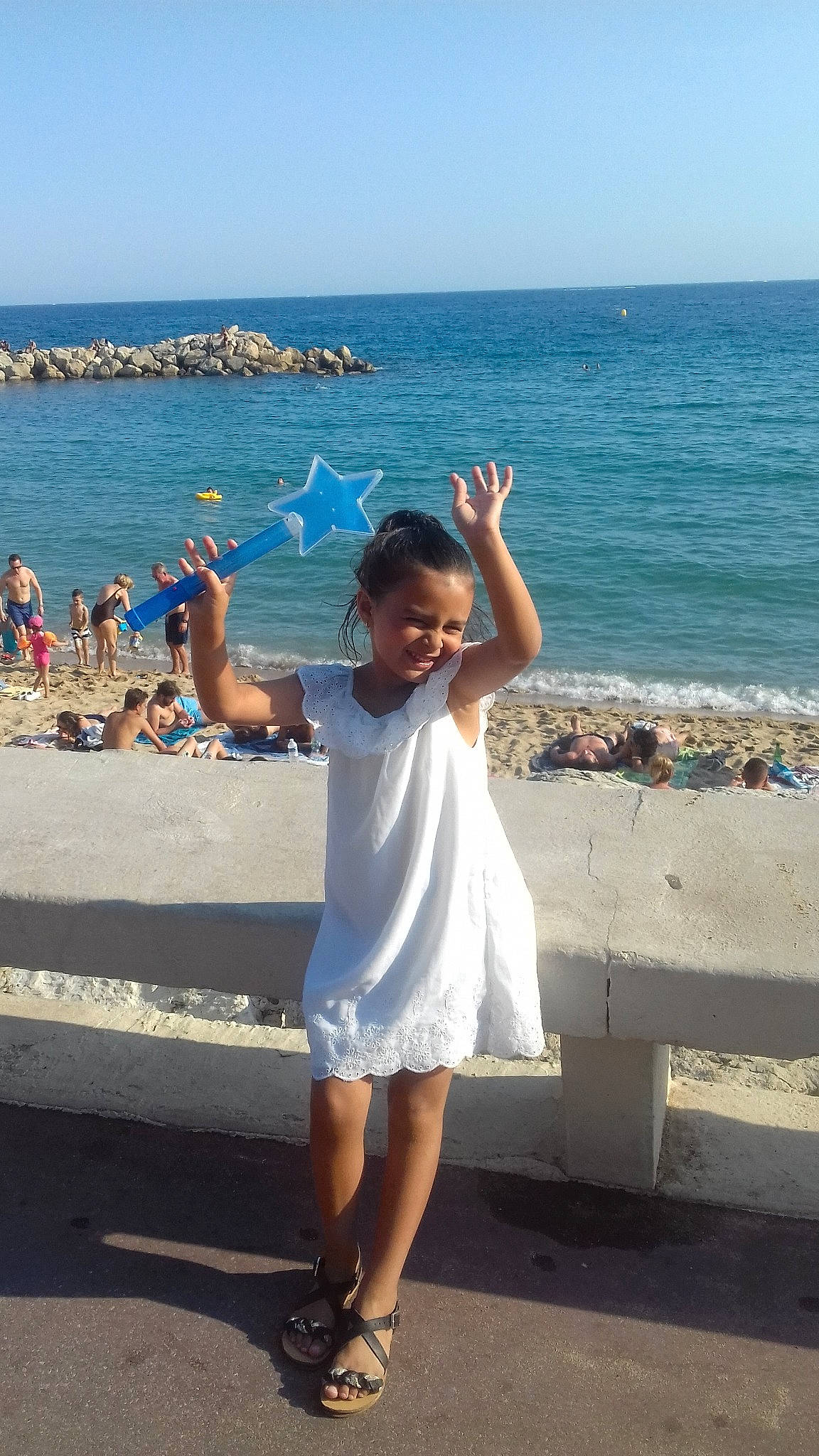 Lilya a rejoint le concours — aidez-le/la à gagner de superbes lots ! beach, body_of_water, coast, coastal_and_oceanic_landforms, fun, girl, joy, leisure, ocean, person, recreation, sand, sea, shore, shoulder, sky, summer, tourism, travel, vacation