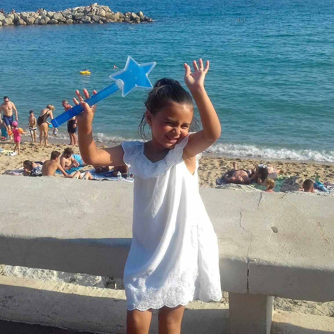 Lilya a rejoint le concours — aidez-le/la à gagner de superbes lots ! beach, body_of_water, coast, coastal_and_oceanic_landforms, fun, girl, joy, leisure, ocean, person, recreation, sand, sea, shore, shoulder, sky, summer, tourism, travel, vacation