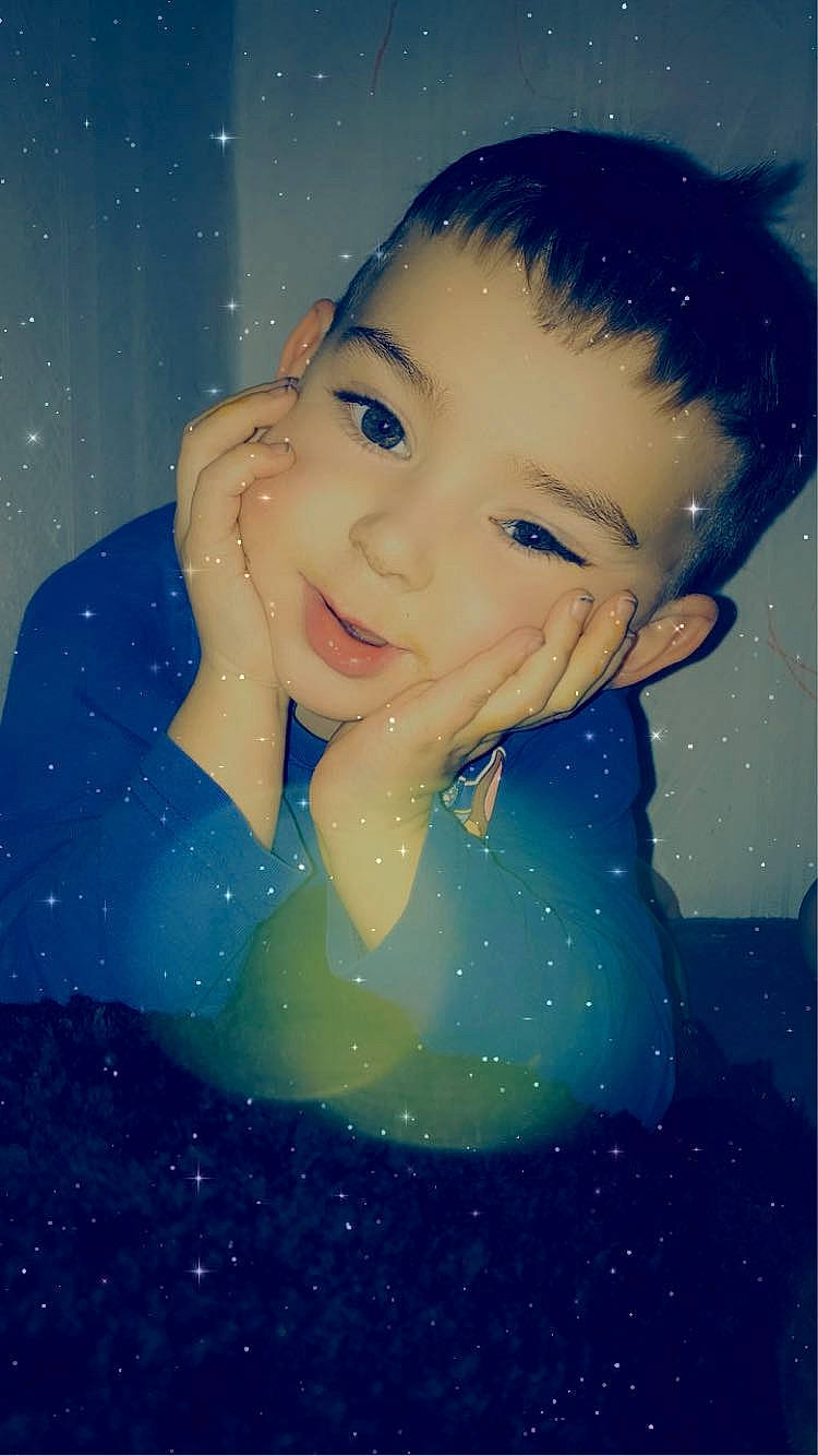 Wensie participe au concours pour gagner de l'argent avec cette photo : art, azure, chin, cool, electric_blue, eyebrow, flash_photography, fun, hair, happy, illustration, iris, nose, paint, pattern, people_in_nature, person, sky, smile, space