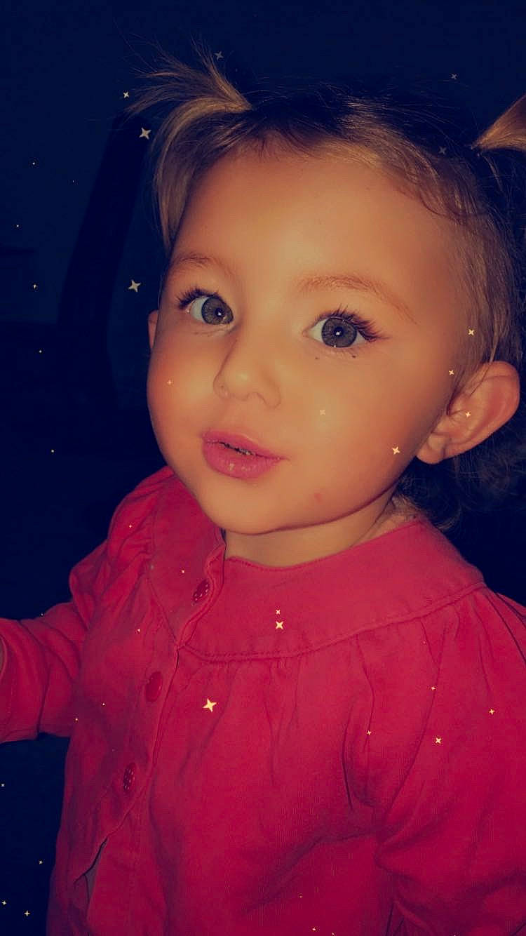 Genëssie a rejoint le concours — aidez-le/la à gagner de superbes lots ! cheek, chin, ear, eye, eyelash, face, facial_expression, forehead, hair, hairstyle, head, human_body, lip, mouth, neck, nose, organ, person, shoulder, skin