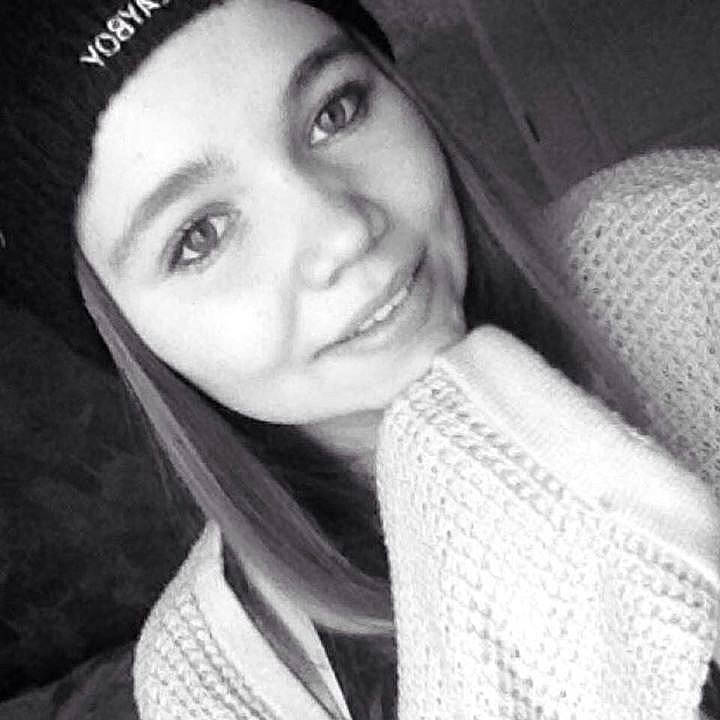 Ynola participe au concours pour gagner de l'argent avec cette photo : beauty, black_and_white, eye, eyebrow, face, finger, hand, image, joy, model, monochrome, monochrome_photography, person, photo_shoot, photography, selfie, singer, white, woman