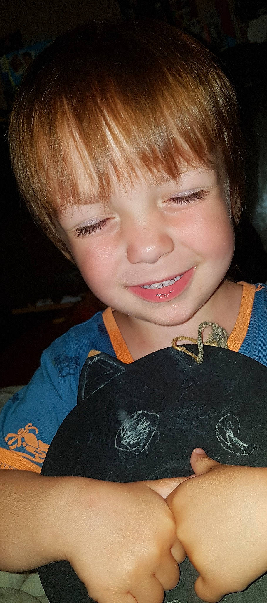 Kyle a rejoint le concours — aidez-le/la à gagner de superbes lots ! bangs, cheek, cool, ear, eyelash, flash_photography, forehead, fun, gesture, happy, human, jaw, joy, lip, mammal, neck, nose, person, skin, smile