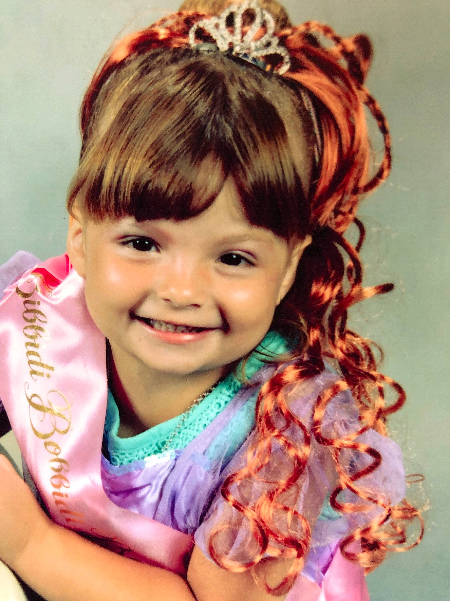 Ayva is registered to the contest to win money with this photo: bangs, brown_hair, child, child_model, fashion_accessory, hair, hair_accessory, hair_coloring, hairstyle, headband, joy, long_hair, person, smile, toddler