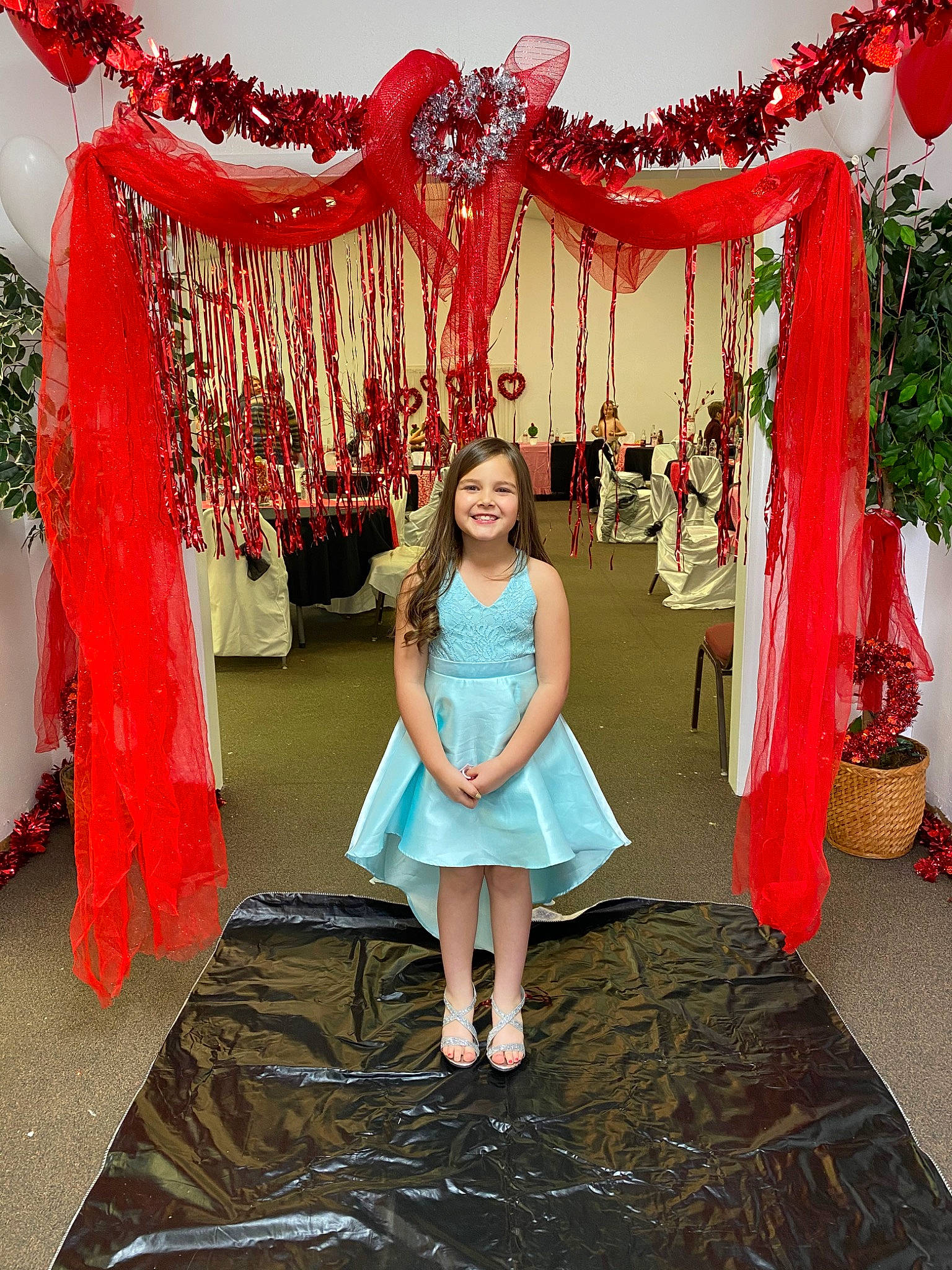 Elida is registered to the contest to win money with this photo: clothing, costume, dress, fashion, fun, gown, haute_couture, joy, long_hair, person, pink, red, textile