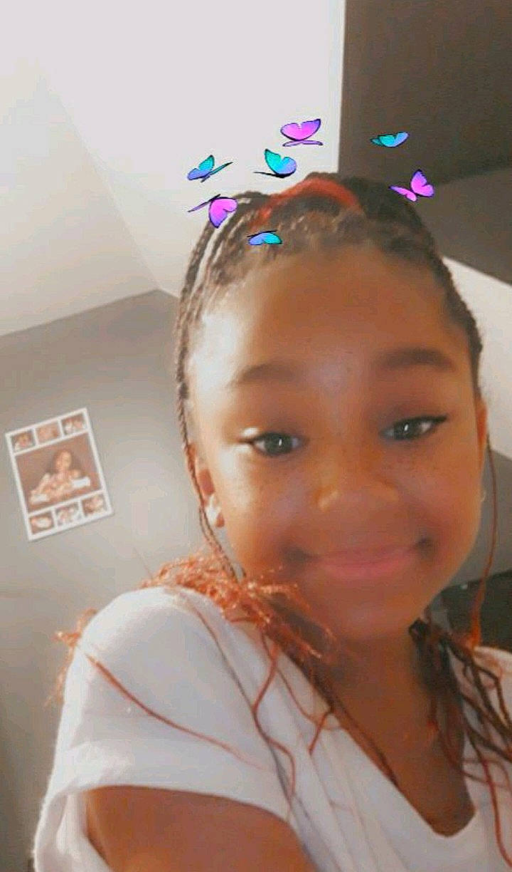 Cylia participe au concours pour gagner de l'argent avec cette photo : black_hair, blurred, cheek, child, ear, eyebrow, eyelash, face, fashion_accessory, forehead, hair, hair_accessory, hair_coloring, hairstyle, head, headpiece, joy, lip, long_hair, person