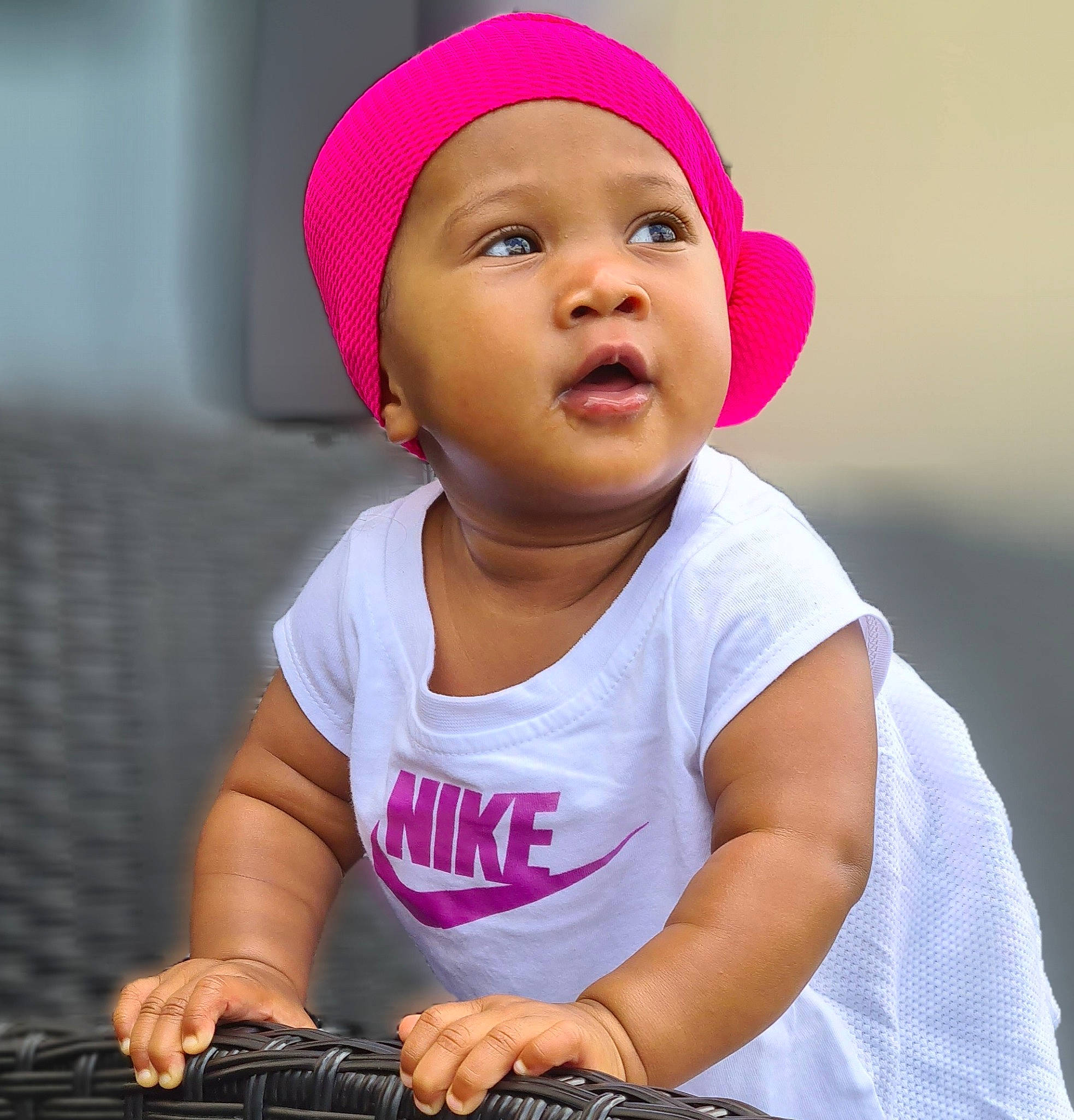 Nelya participe au concours pour gagner de l'argent avec cette photo : baby, cap, child, child_model, headgear, headwear, person, pink, play, smile, toddler