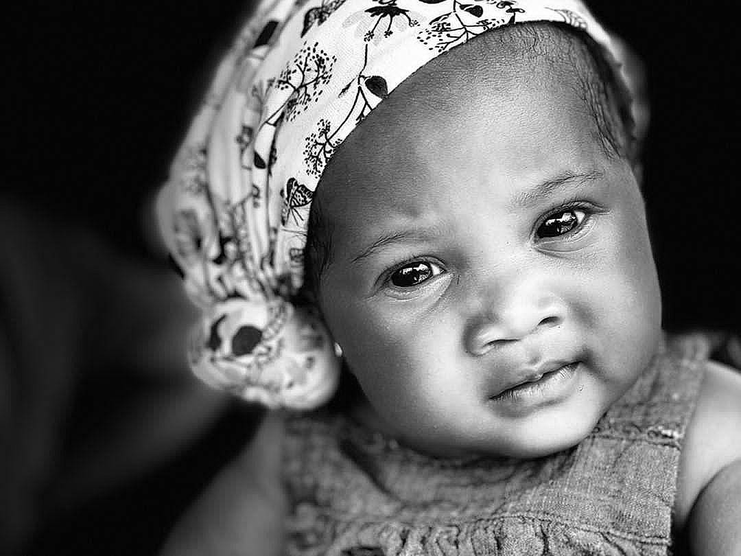 Nelya a rejoint le concours — aidez-le/la à gagner de superbes lots ! baby, black, black_and_white, cheek, child, eye, face, forehead, head, lip, monochrome, monochrome_photography, nose, people, person, photograph, photography, skin, smile, toddler
