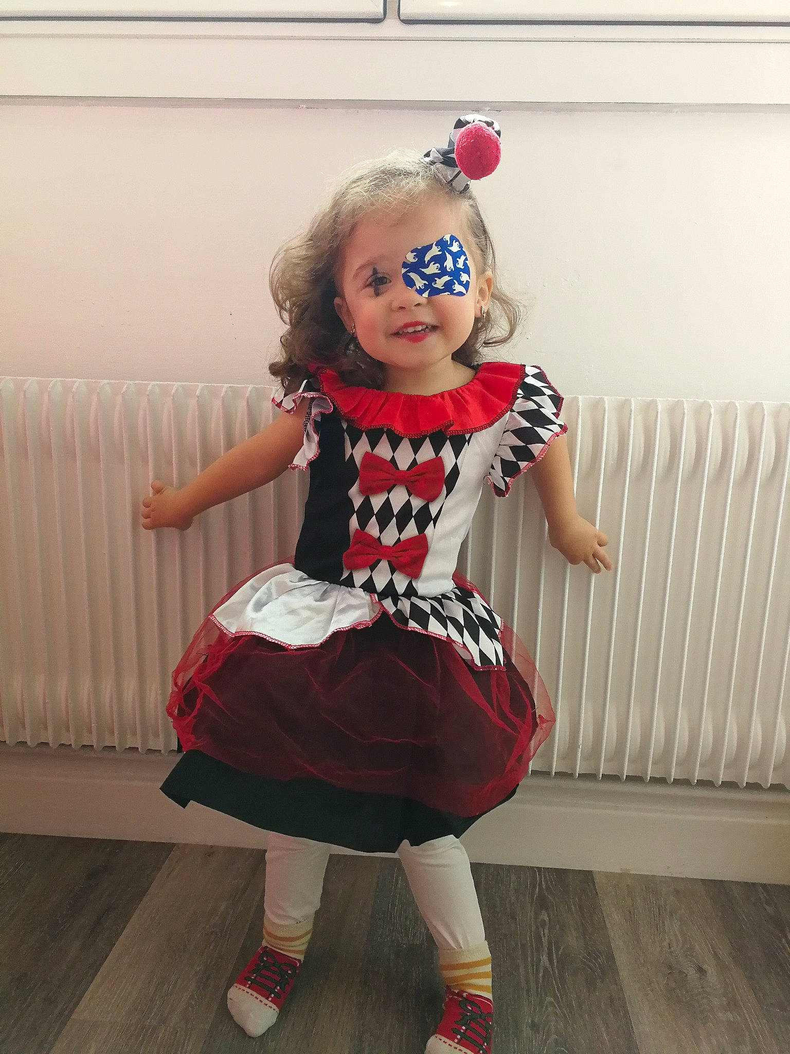 Léna Rose participe au concours pour gagner de l'argent avec cette photo : child, clothing, costume, dress, fashion_design, person, shoe, sleeve, style, toddler