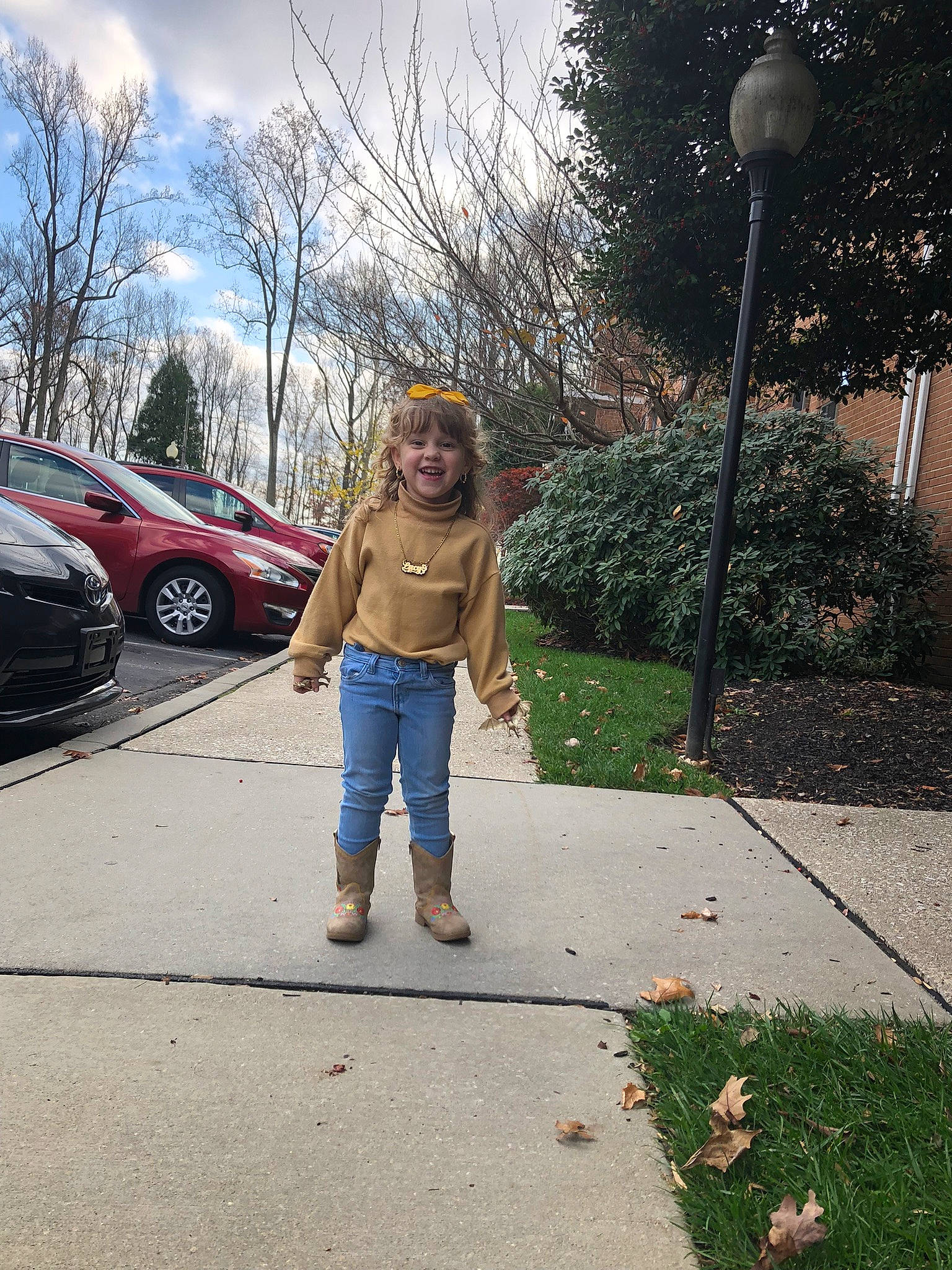 Lucy is registered to the contest to win money with this photo: asphalt, automotive_lighting, car, electric_blue, grass, joy, leaf, leisure, morning, person, personal_luxury_car, plant, road, road_surface, sidewalk, sky, tints_and_shades, tire, tree, vehicle_door