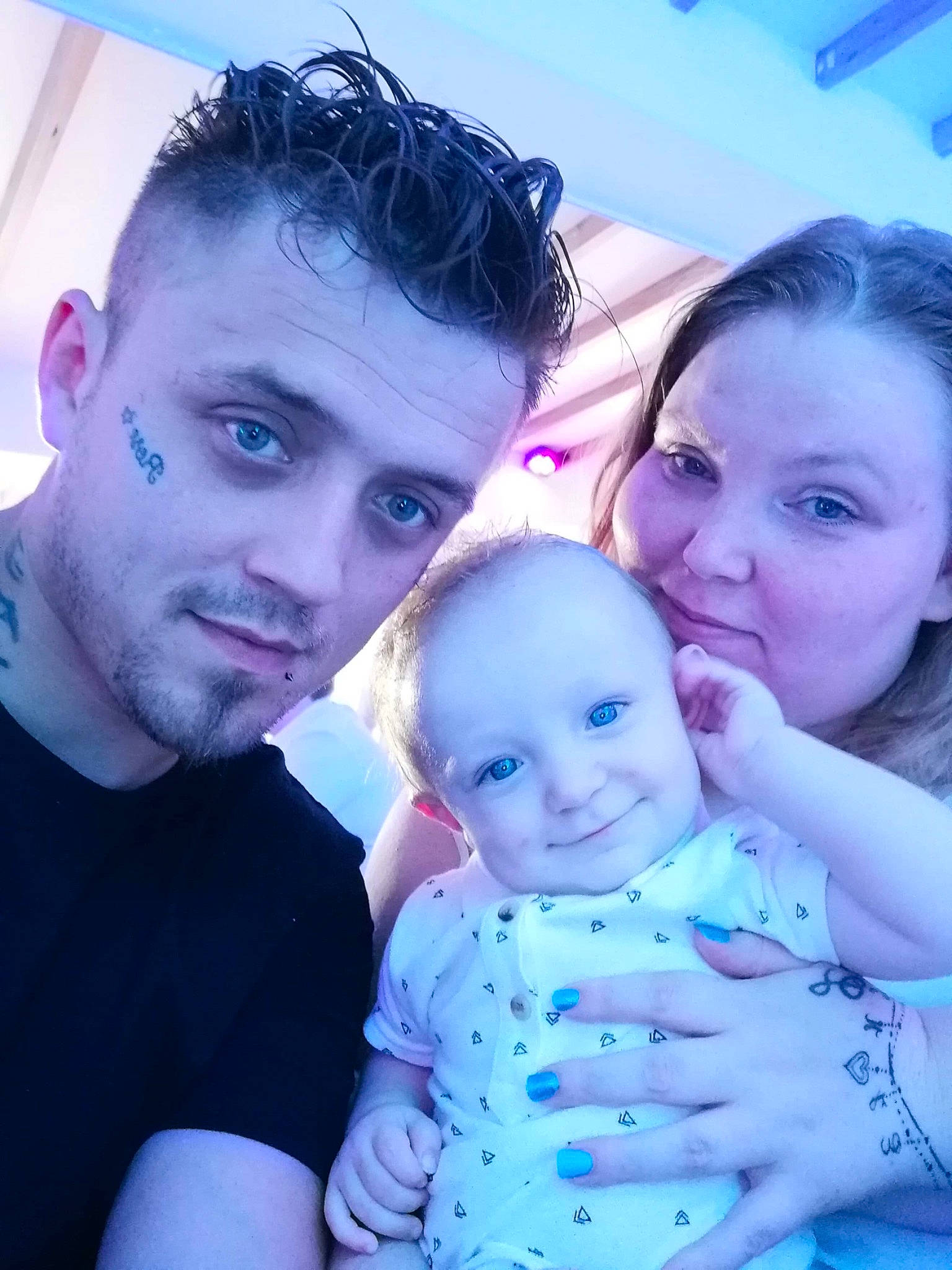 Gaël a rejoint le concours — aidez-le/la à gagner de superbes lots ! baby, cheek, child, cool, eye, eyebrow, face, forehead, fun, head, human, iris, joy, lip, nose, people, person, selfie, skin, sky