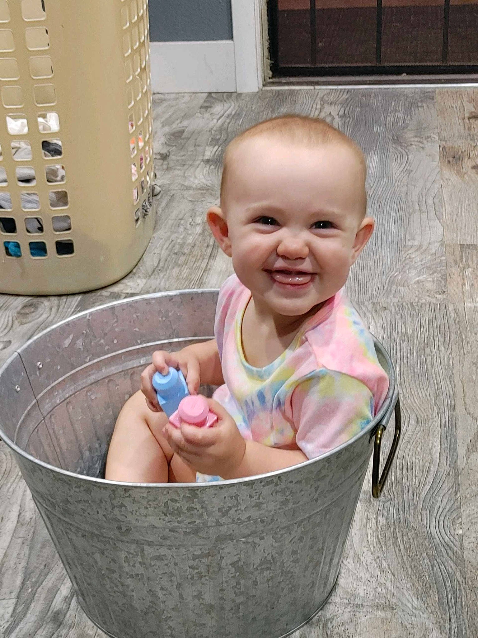 Pepper is registered to the contest to win money with this photo: baby, baby_bathing, baby_laughing, baby_products, baby_toddler_clothing, bathing, cheek, child, flooring, fun, happy, joy, leisure, mouth, person, sitting, smile, snapshot, toddler, vacation