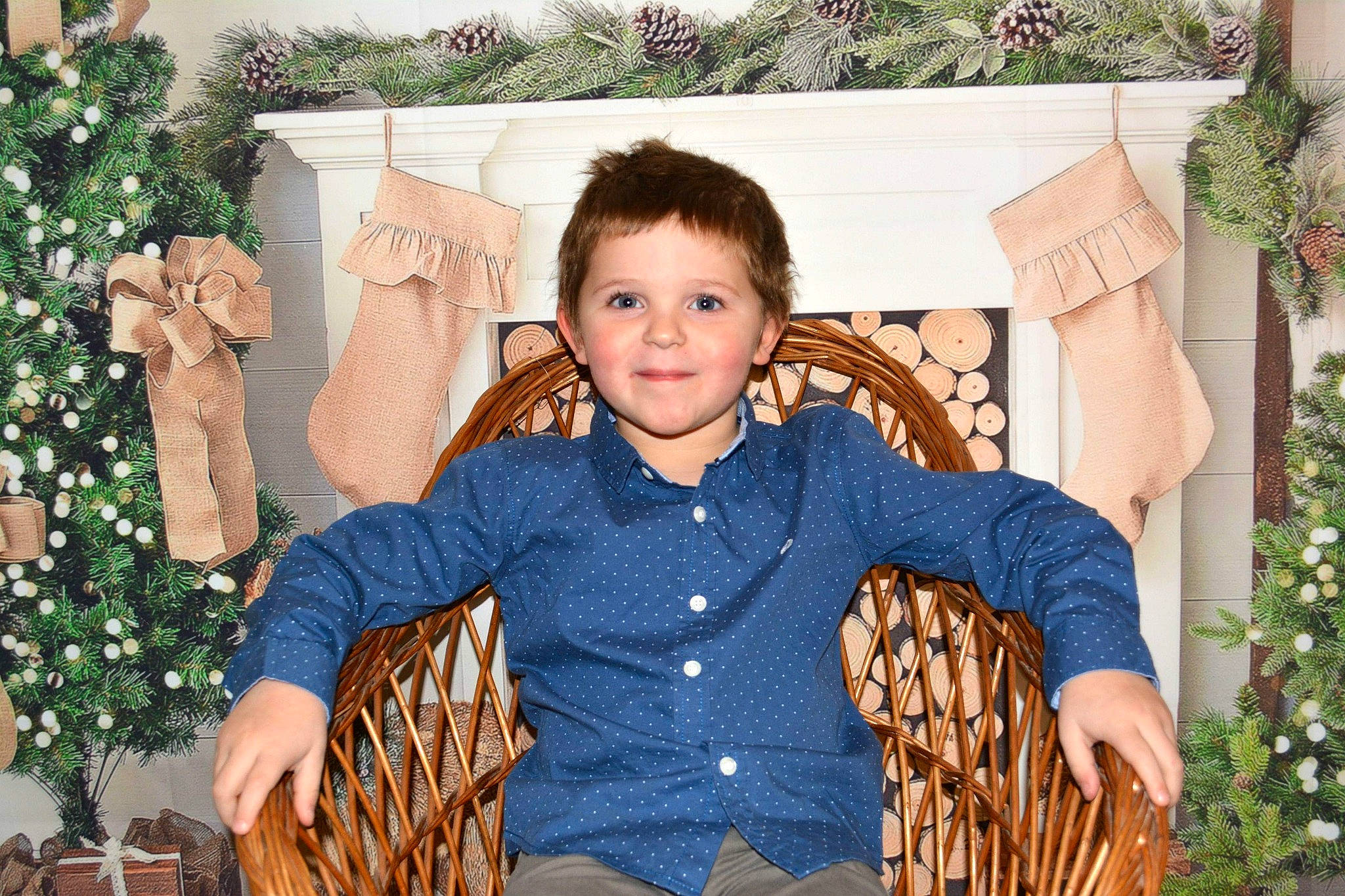 Yoan a rejoint le concours — aidez-le/la à gagner de superbes lots ! child, fun, girl, outerwear, pattern, person, product, textile, toddler, tree