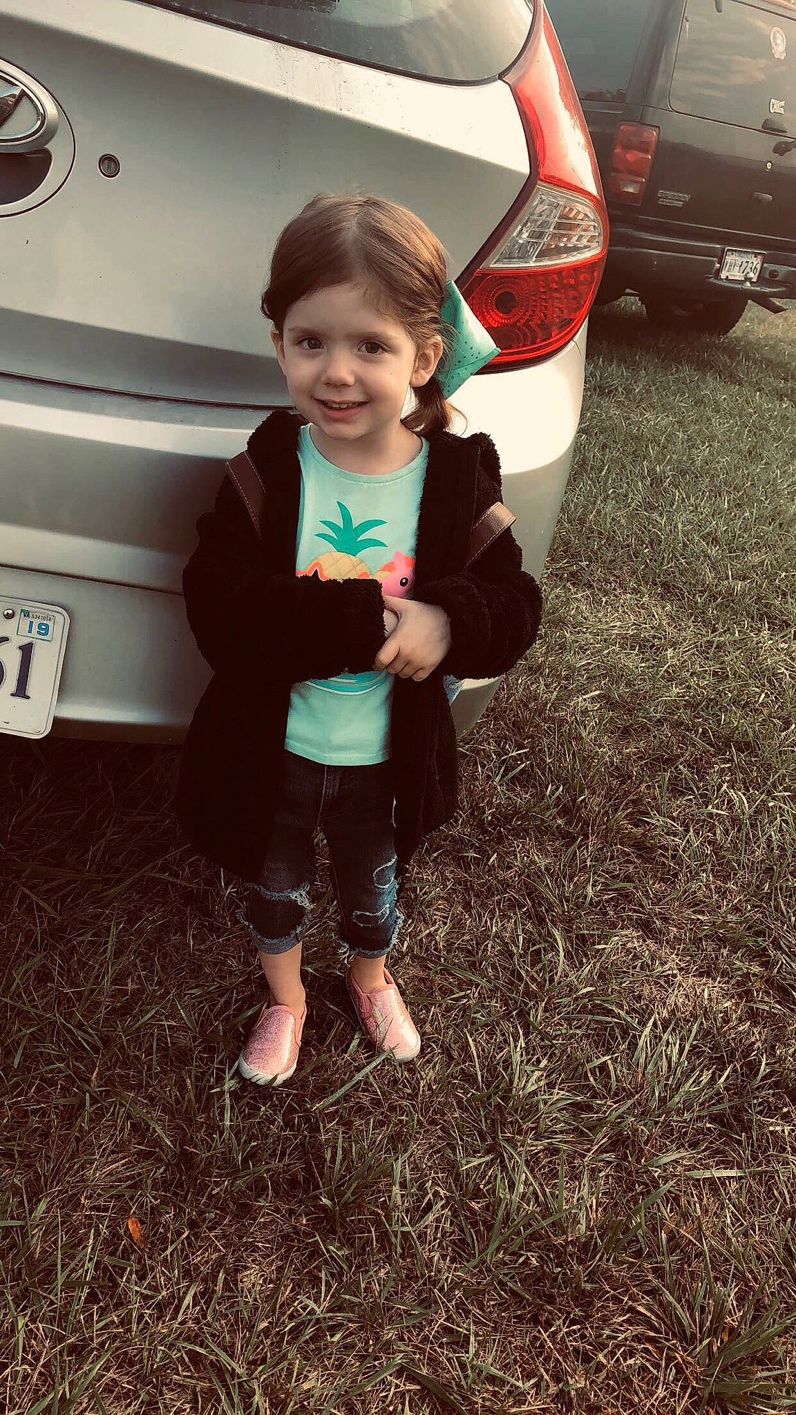 Rayden is registered to the contest to win money with this photo: car, child, fun, grass, green, happy, joy, leg, people, person, plant, play, smile, snapshot, standing, toddler, tree