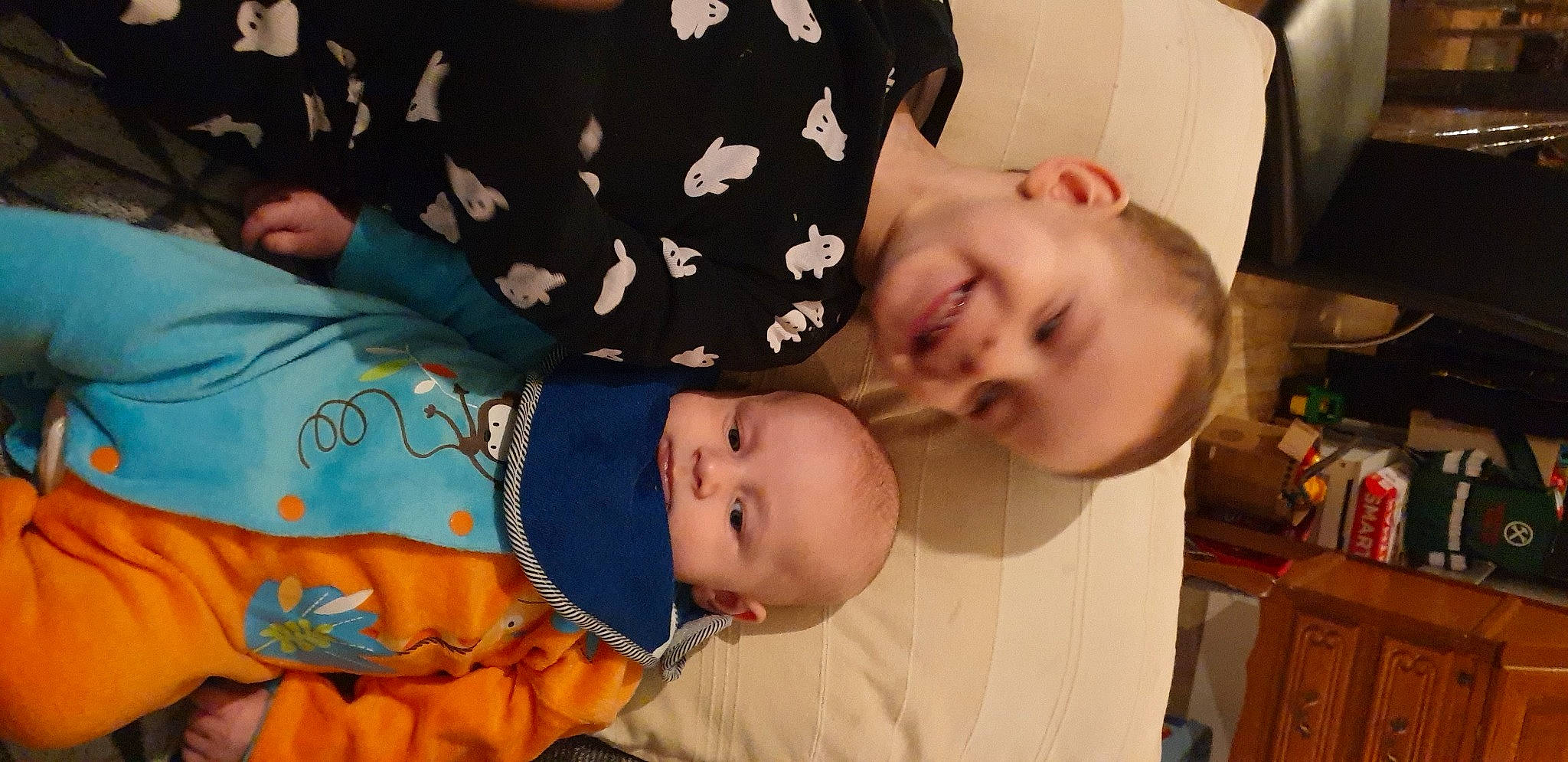 Adrian a rejoint le concours — aidez-le/la à gagner de superbes lots ! baby, baby_toddler_clothing, cabinetry, cheek, child, comfort, ear, head, human, interaction, joy, lamp, nose, people, person, shelf, skin, toddler