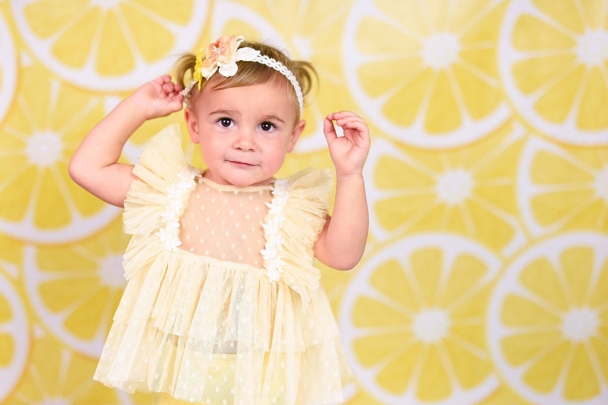 Sylia participe au concours pour gagner de l'argent avec cette photo : child, child_model, girl, hair_accessory, happiness, infant, person, skin, smile, toddler, yellow
