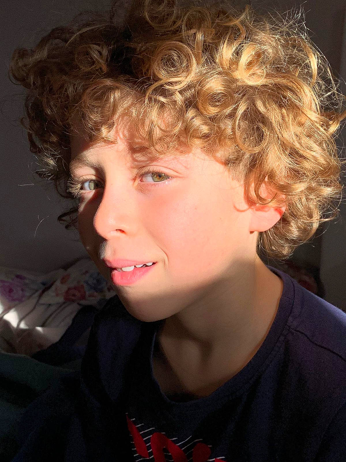 Lounis participe au concours pour gagner de l'argent avec cette photo : beauty, blond, brown_hair, cheek, chin, cool, eyebrow, face, forehead, hair, hairstyle, head, human, jaw, lip, neck, nose, person, ringlet, smile