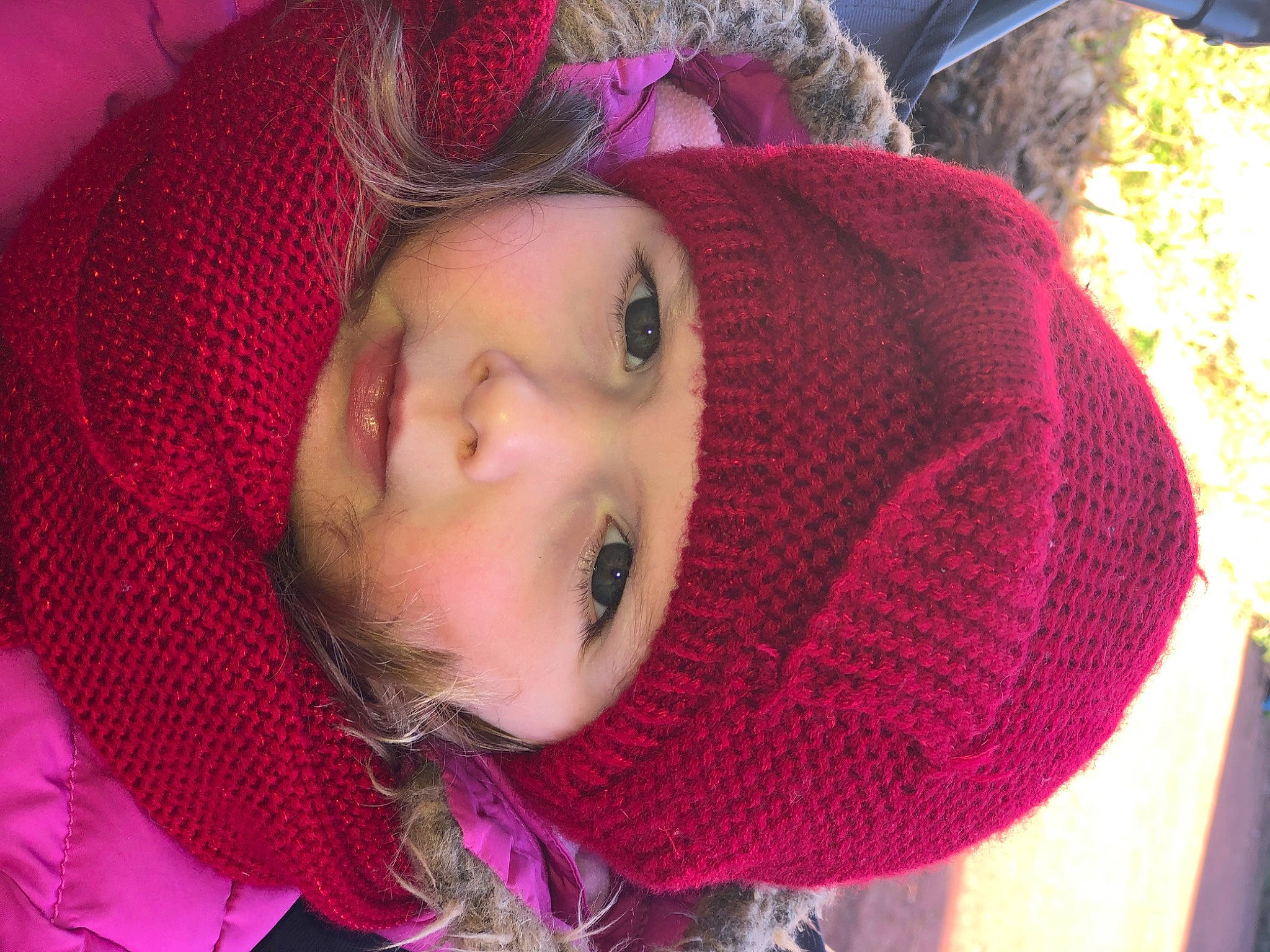 Mila participe au concours pour gagner de l'argent avec cette photo : cheek, chin, creative_arts, eye, eyebrow, eyelash, head, headgear, headwear, iris, lip, magenta, mouth, nose, organ, person, pink, purple, red, skin