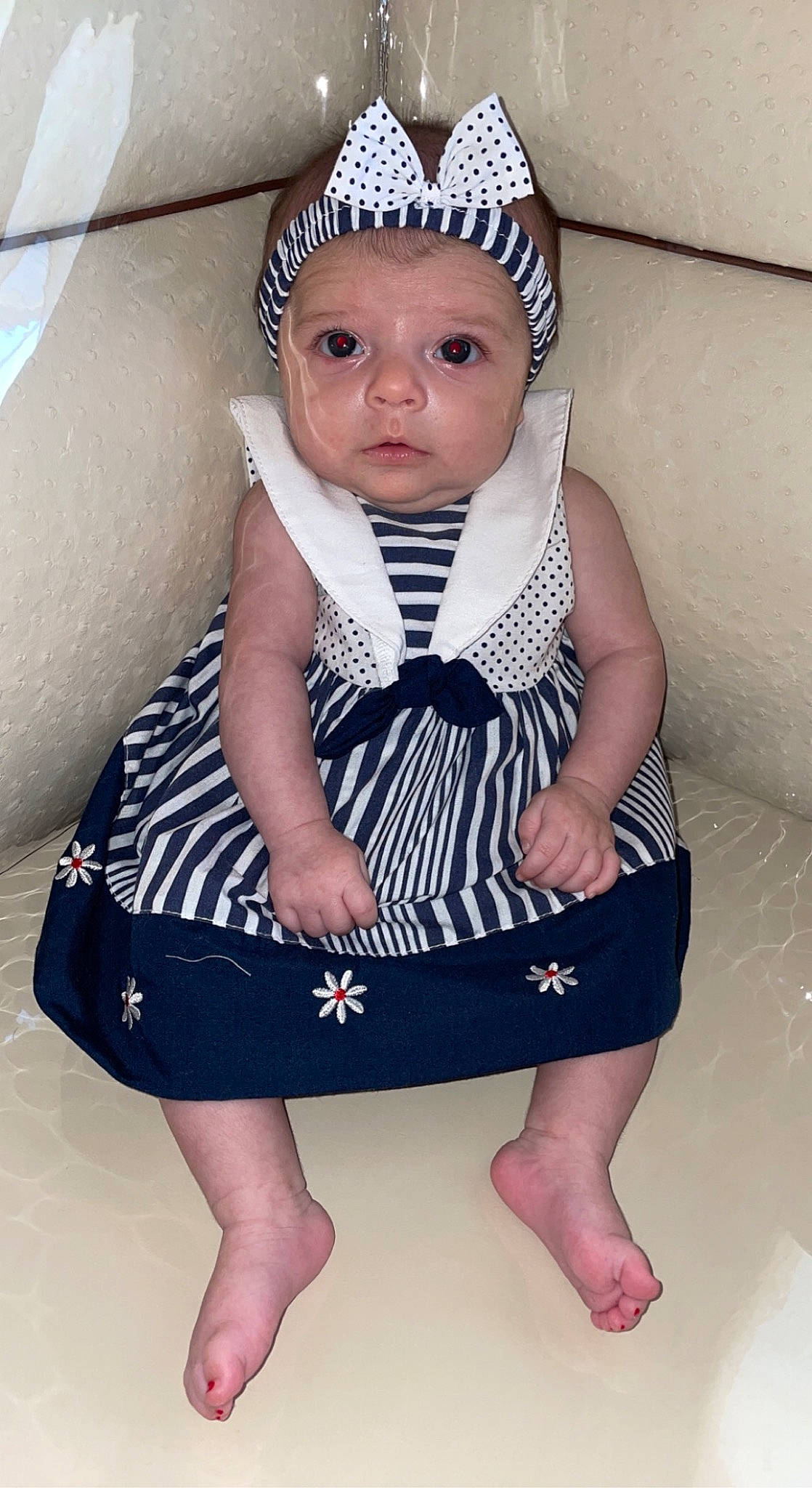 Darling a rejoint le concours — aidez-le/la à gagner de superbes lots ! baby, baby_toddler_clothing, cap, costume_hat, day_dress, dress, eyelash, finger, hairstyle, headband, headwear, human_leg, leg, neck, one_piece_garment, pattern, person, pink, sleeve, thigh