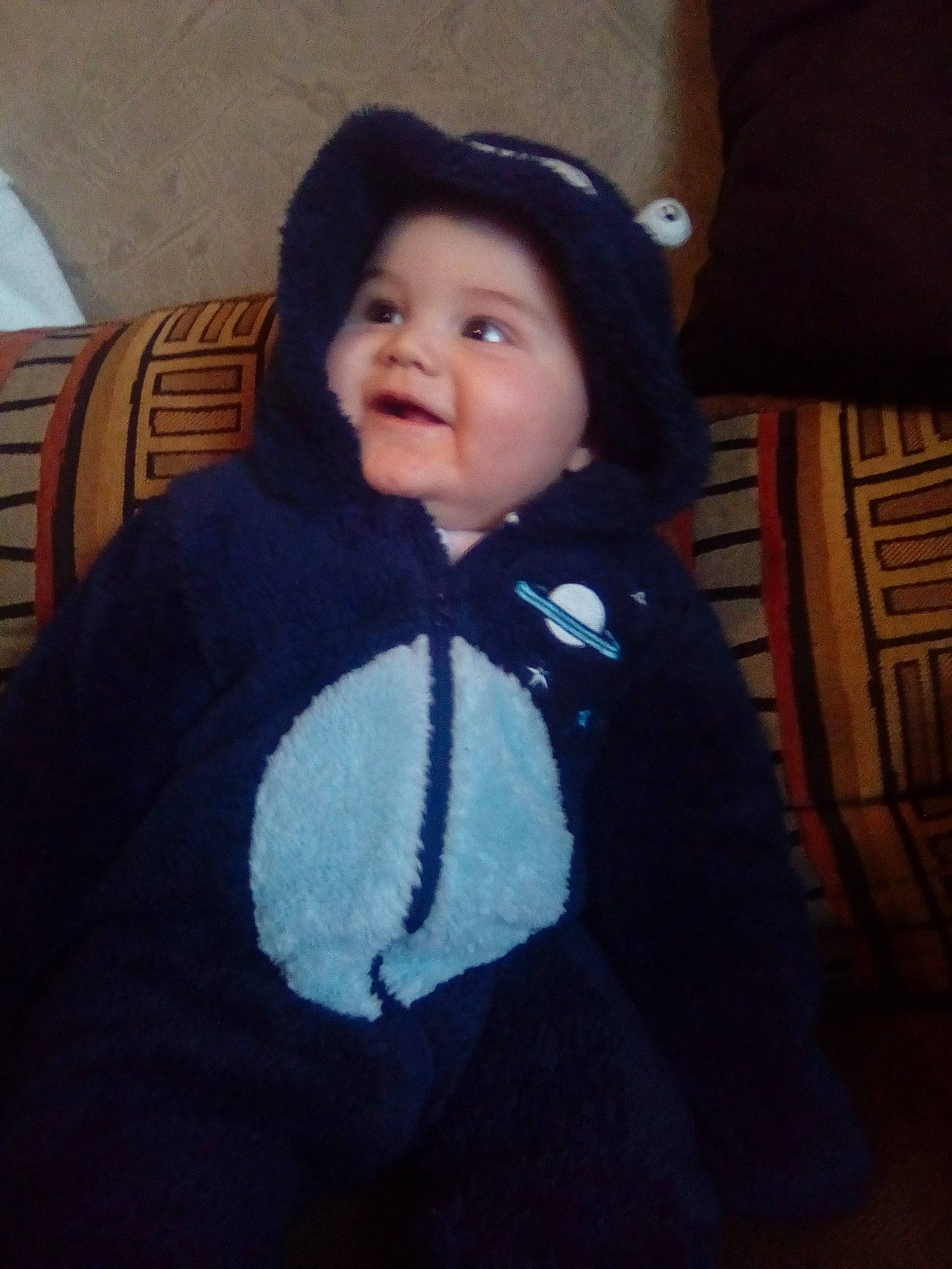 Ange a rejoint le concours — aidez-le/la à gagner de superbes lots ! black_hair, blue, cheek, child, day, eye, fun, fur, fur_clothing, girl, head, headgear, human, nose, outerwear, person, product, skin, smile, textile