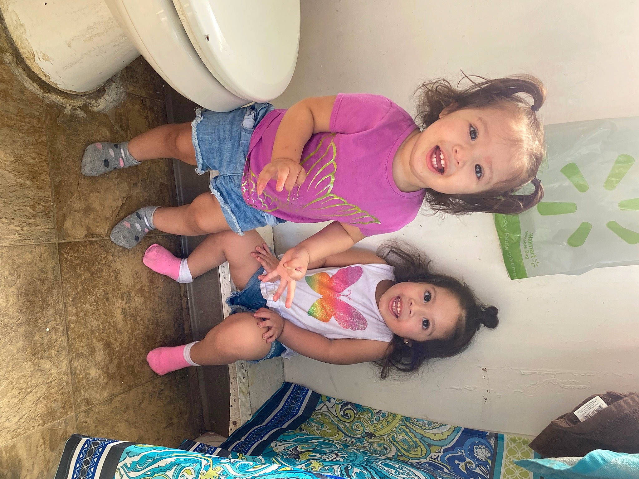 Arai is registered to the contest to win money with this photo: child, comfort, finger, flooring, foot, fun, happy, human_leg, joy, knee, lap, leg, leisure, person, pink, room, smile, t_shirt, thigh, toddler