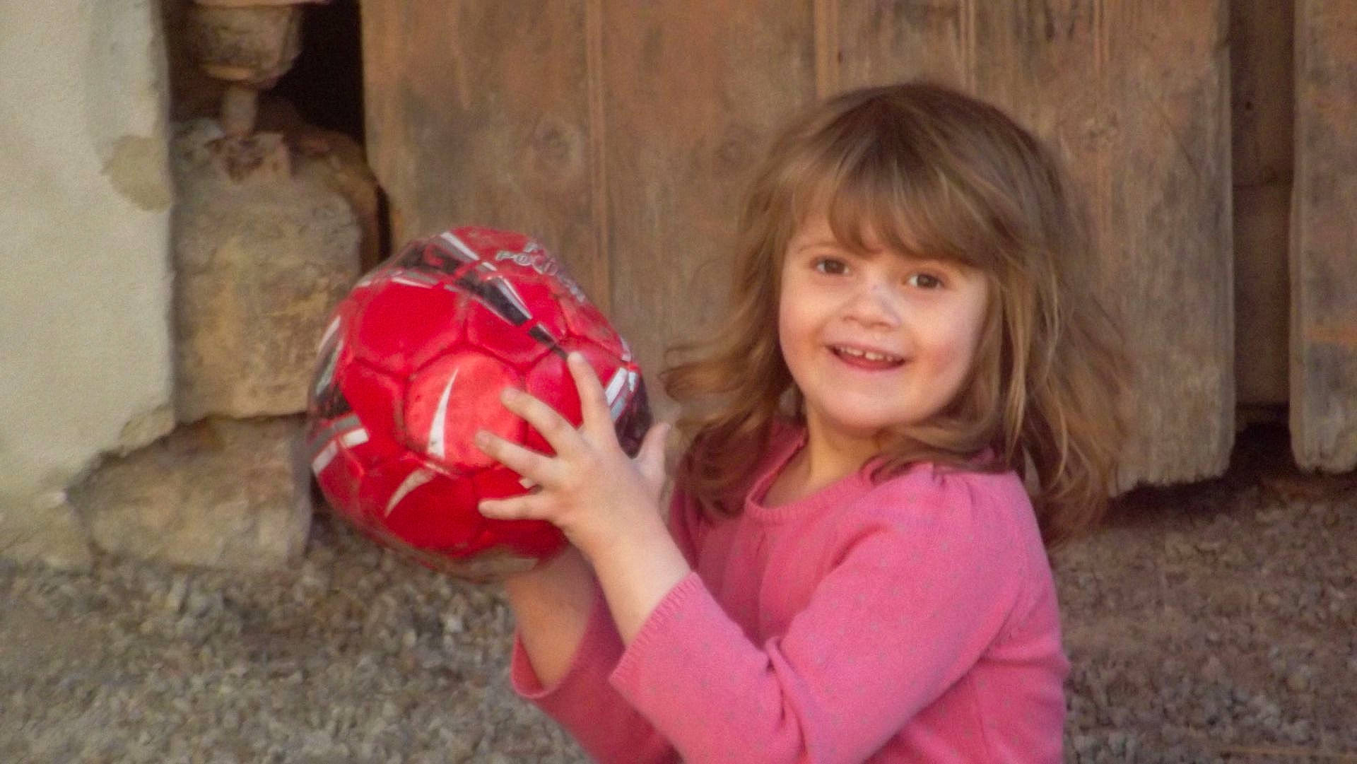 Margot participe au concours pour gagner de l'argent avec cette photo : child, day, joy, organ, people, play, toddler