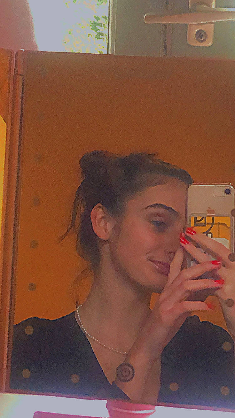 Jade a rejoint le concours — aidez-le/la à gagner de superbes lots ! art, black_hair, chin, cool, ear, eyebrow, eyelash, eyewear, fashion_design, forehead, fun, gesture, hair, head, jewellery, lip, lipstick, mouth, neck, person