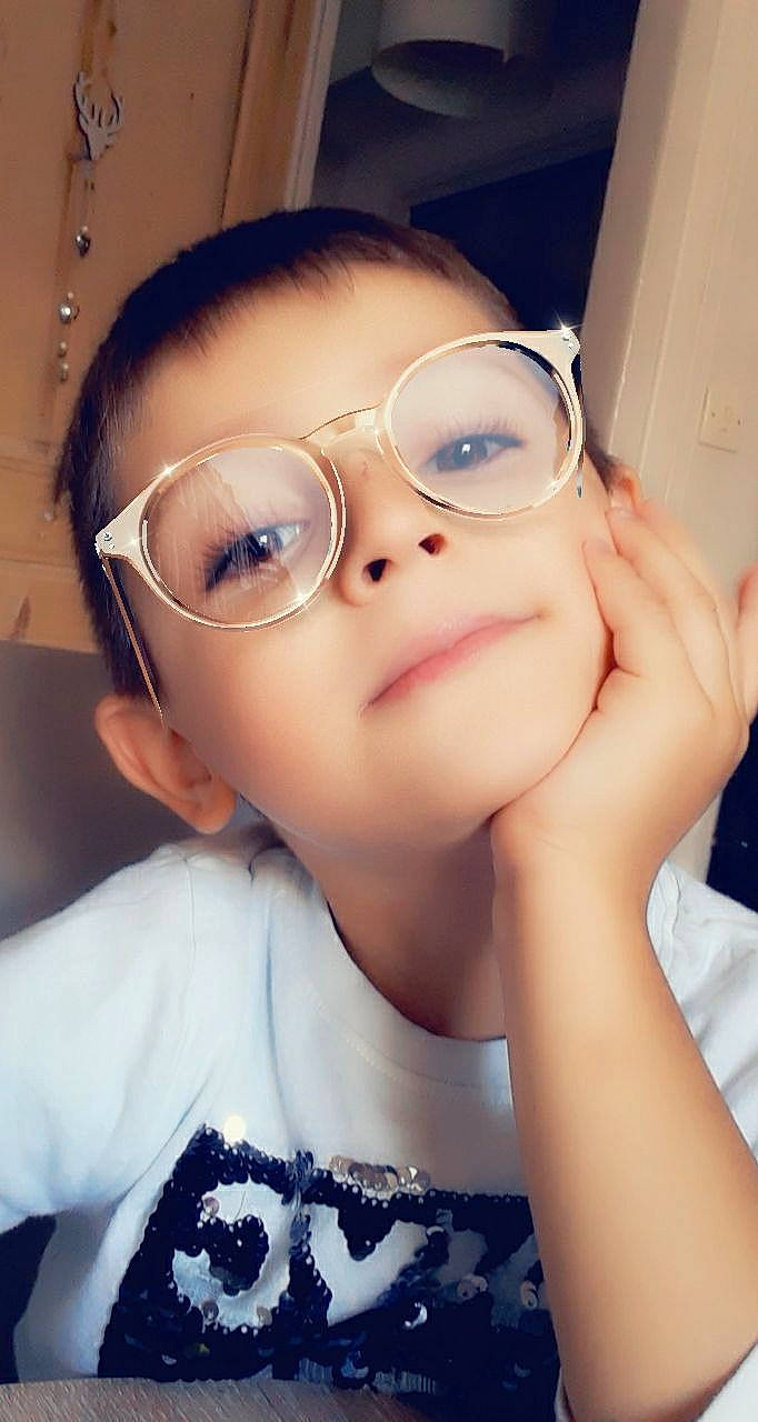 Gabriel a rejoint le concours — aidez-le/la à gagner de superbes lots ! beauty, cheek, child, chin, cool, ear, eyebrow, eyewear, face, forehead, gesture, glasses, head, lip, mouth, nose, person, selfie, skin, smile