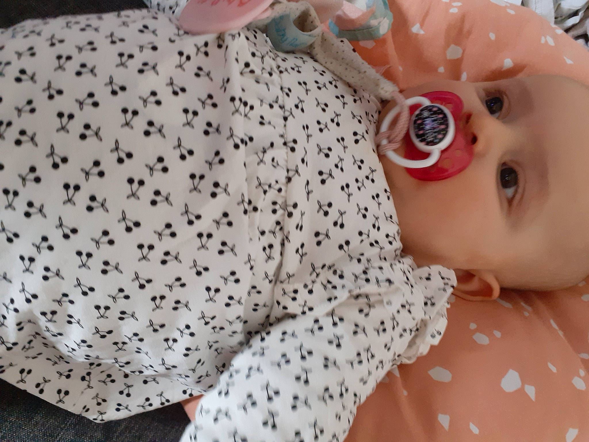 Manuella a rejoint le concours — aidez-le/la à gagner de superbes lots ! baby, baby_products, baby_toddler_clothing, design, doll, eyelash, fashion_accessory, fawn, hat, headband, headgear, linens, pattern, person, sleeve, stuffed_toy, sunglasses, textile, toddler, toy