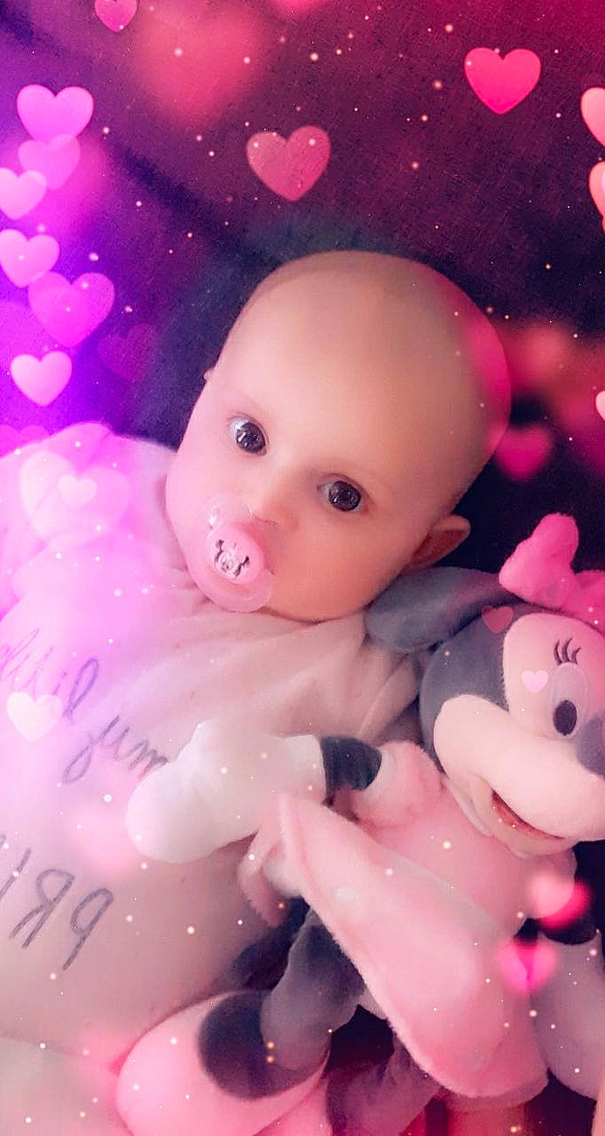 Manuella participe au concours pour gagner de l'argent avec cette photo : baby, baby_products, baby_toys, cheek, doll, lavender, lip, magenta, nail, peach, person, pink, purple, skin, stomach, toy, violet