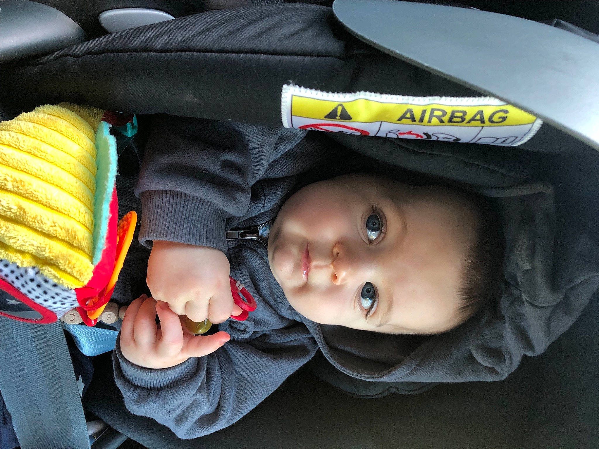 Sacha participe au concours pour gagner de l'argent avec cette photo : auto_part, automotive_exterior, automotive_lighting, baby, baby_carriage, baby_products, baby_toddler_clothing, car_seat, child, corn, corn_kernels, corn_on_the_cob, fun, hat, helmet, motor_vehicle, person, sweet_corn, toddler, vehicle_door