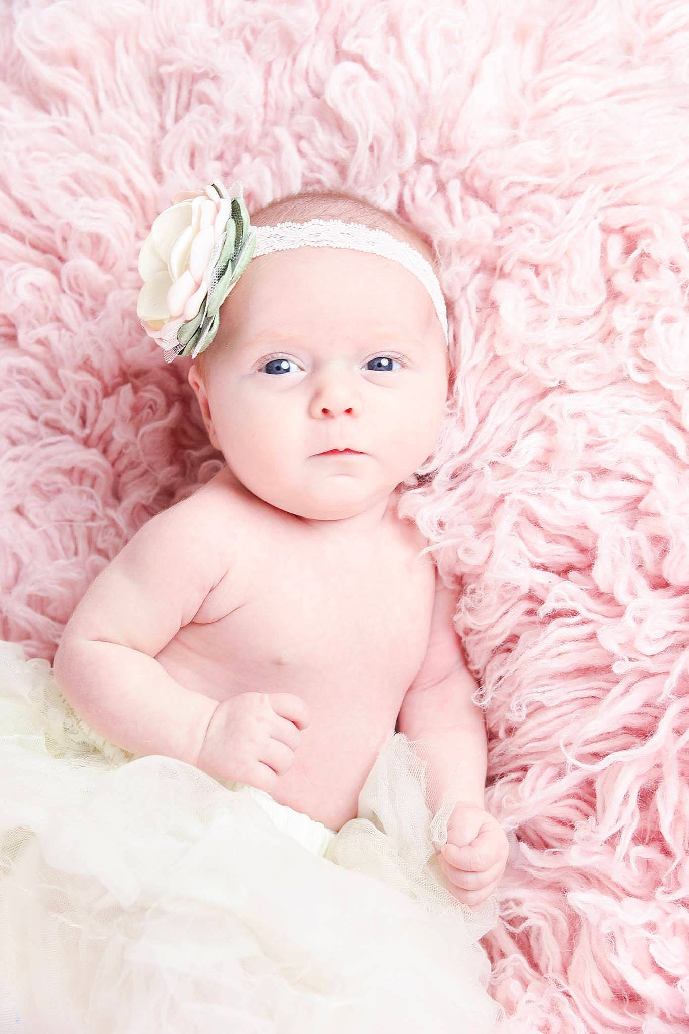 Tessa a rejoint le concours — aidez-le/la à gagner de superbes lots ! cheek, child, child_model, girl, hair_accessory, headband, headpiece, infant, person, photograph, pink, portrait_photography, skin, toddler