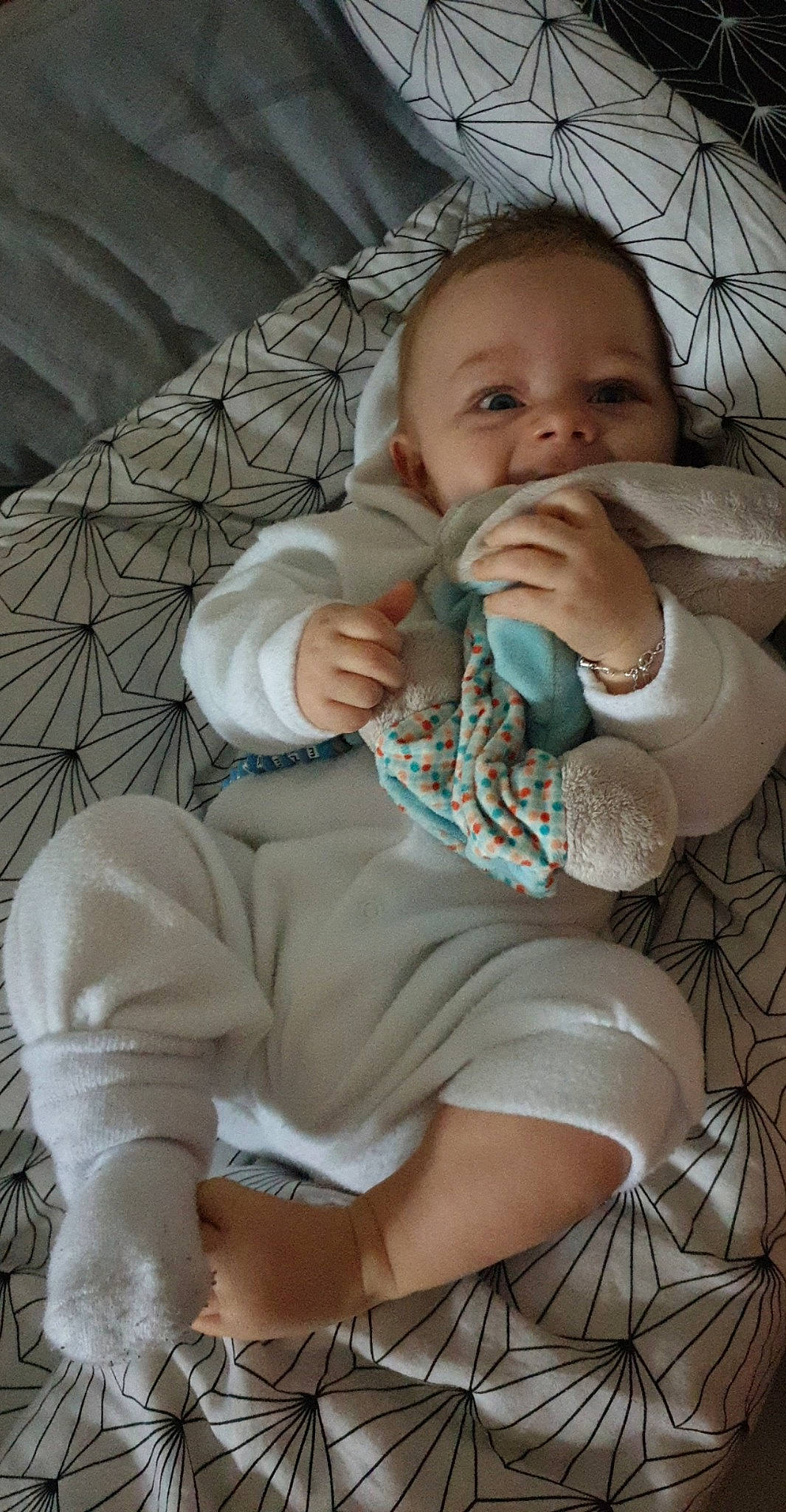 Ezékiel a rejoint le concours — aidez-le/la à gagner de superbes lots ! baby, cheek, child, nose, person, sleep, toddler