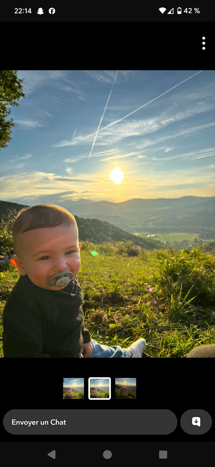 Tino a rejoint le concours — aidez-le/la à gagner de superbes lots ! baby, pacifier, grass, sunset, mountains, outdoor, nature, sky, clouds, sun, hill, child, greenery, landscape, smiling, casual_clothing, daylight, scenic, portrait, relaxation