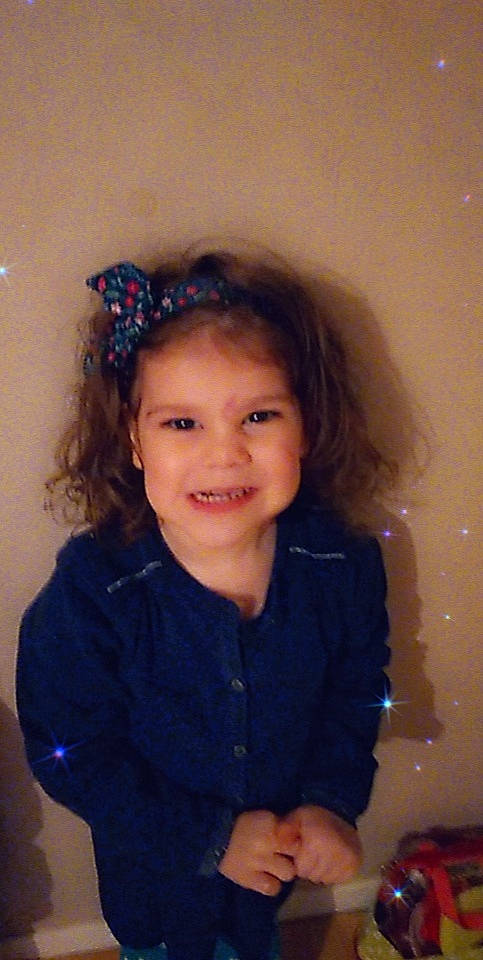 Tyhana a rejoint le concours — aidez-le/la à gagner de superbes lots ! cheek, chin, cool, eyebrow, face, facial_expression, flash_photography, forehead, hair, hairstyle, happy, head, human_body, iris, joy, lip, nose, person, skin, sleeve