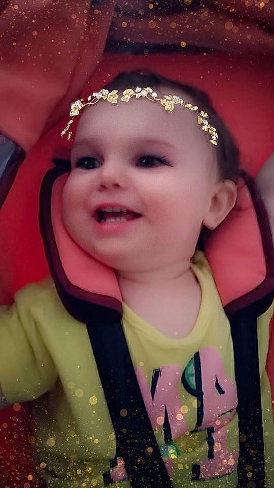 Lola participe au concours pour gagner de l'argent avec cette photo : baby_toddler_clothing, cheek, chin, eye, eyebrow, eyelash, facial_expression, flash_photography, happy, headwear, iris, lip, mouth, nose, outerwear, person, pink, product, skin, smile