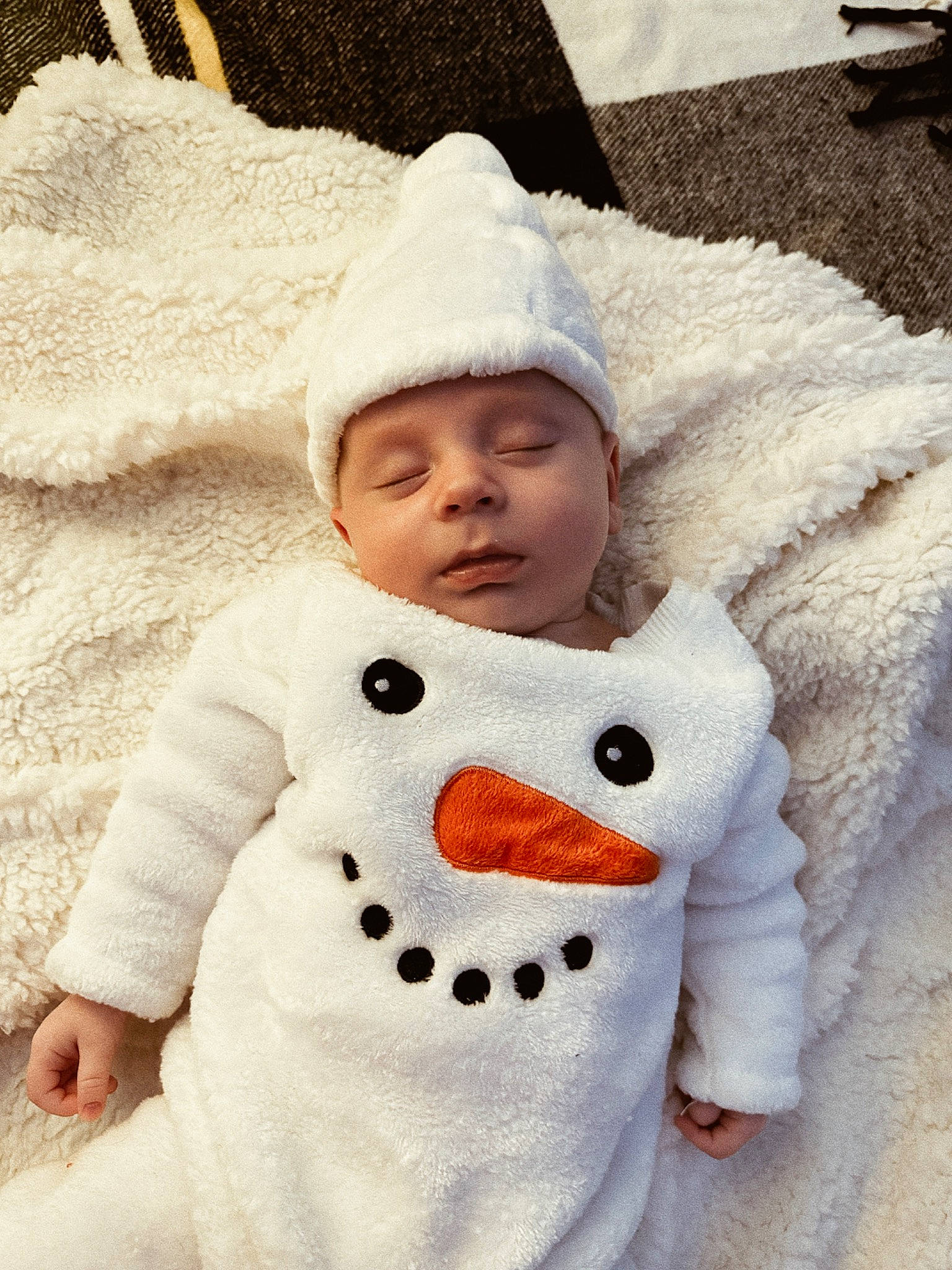 Dallas is registered to the contest to win money with this photo: baby, baby_toddler_clothing, beanie, cap, cheek, child, freezing, fur, happy, headwear, hood, nose, person, sleeve, smile, snow, snowman, textile, toddler, tree
