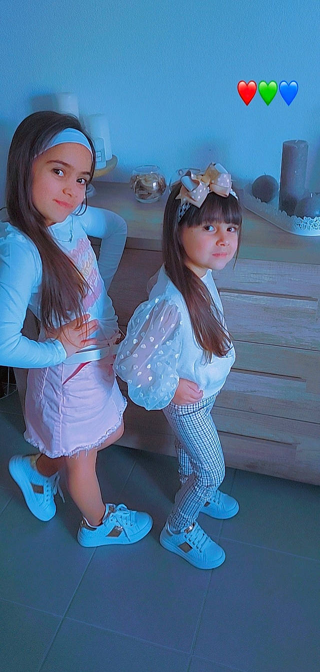 Rose Marie a rejoint le concours — aidez-le/la à gagner de superbes lots ! azure, black_hair, clothing, doll, eyelash, fashion, fashion_design, fun, gesture, happy, headwear, leisure, person, pink, purple, shoe, skin, sneakers, standing, thigh